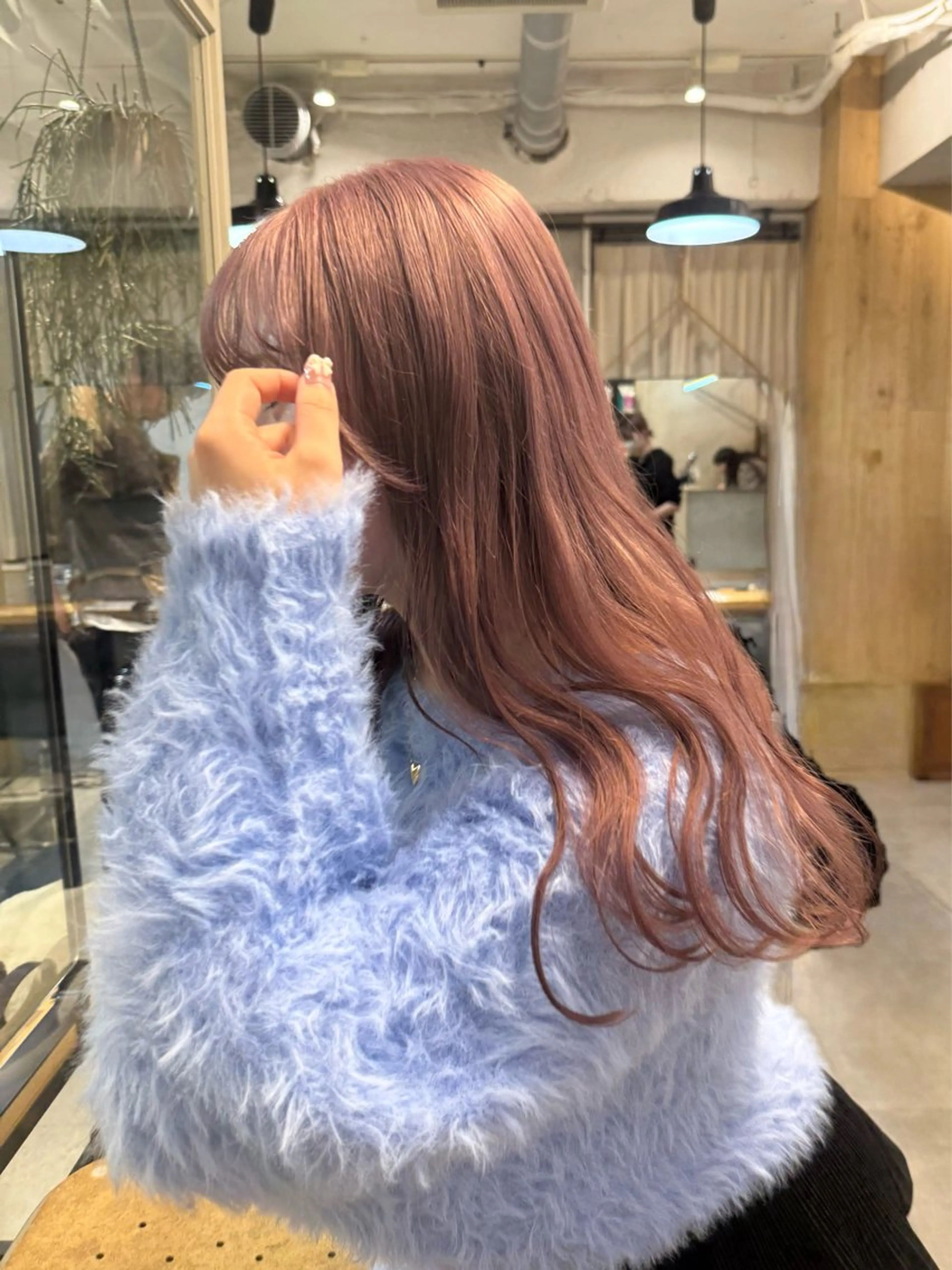 セミロング カラー ミルクティー× グレージュMOMOのヘアスタイル