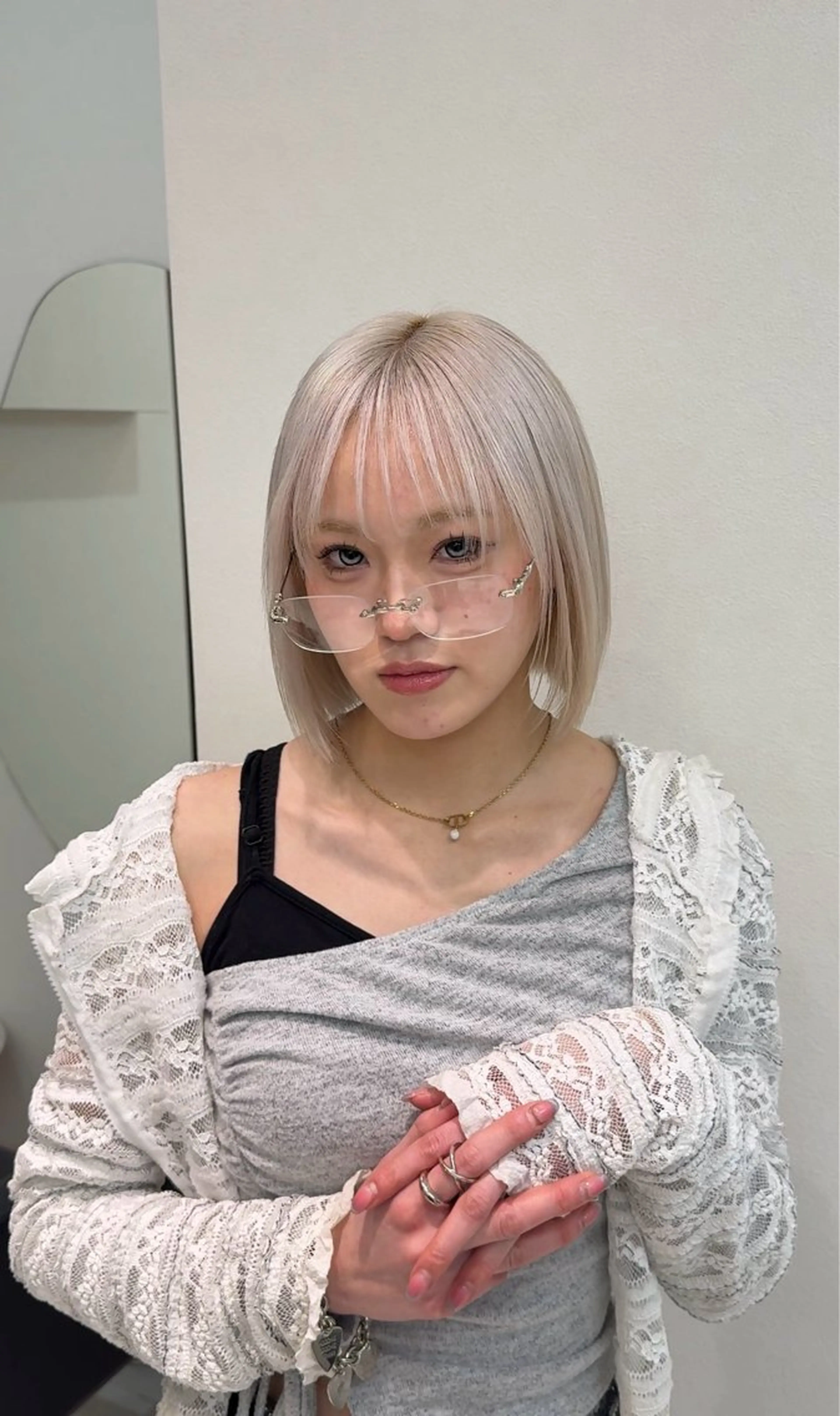 ミディアム カラー ヘアアレンジ ベージュカラー ブリーチ ブロンド デザインカラー ミルクティーベージュ ヘアカラー 【🥀履歴修正🥀】 ハイトーン職人/拓真のヘアスタイル