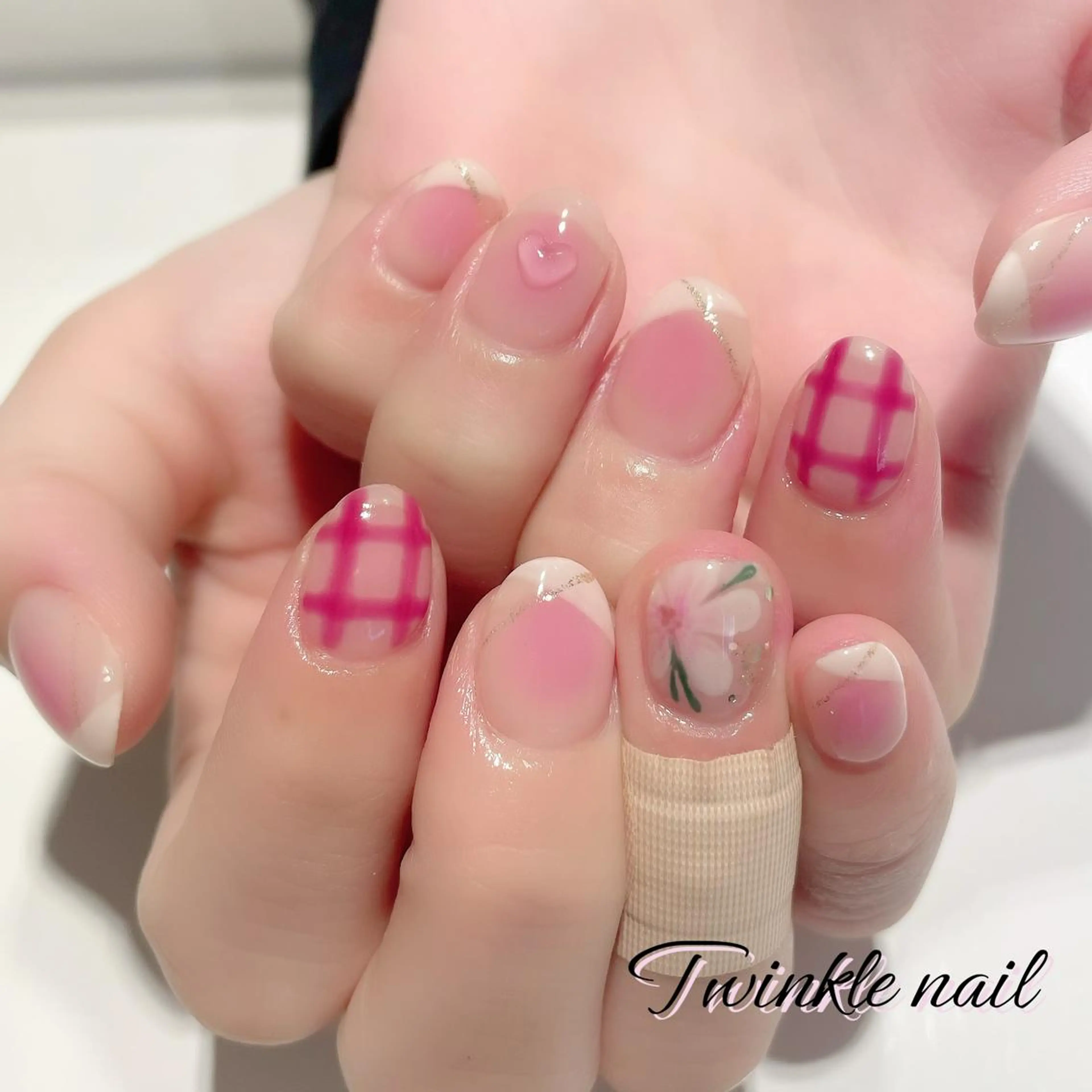 ネイル ハンドネイル ハンドケア 中井 綾香の眉毛・アイブロウイメージ