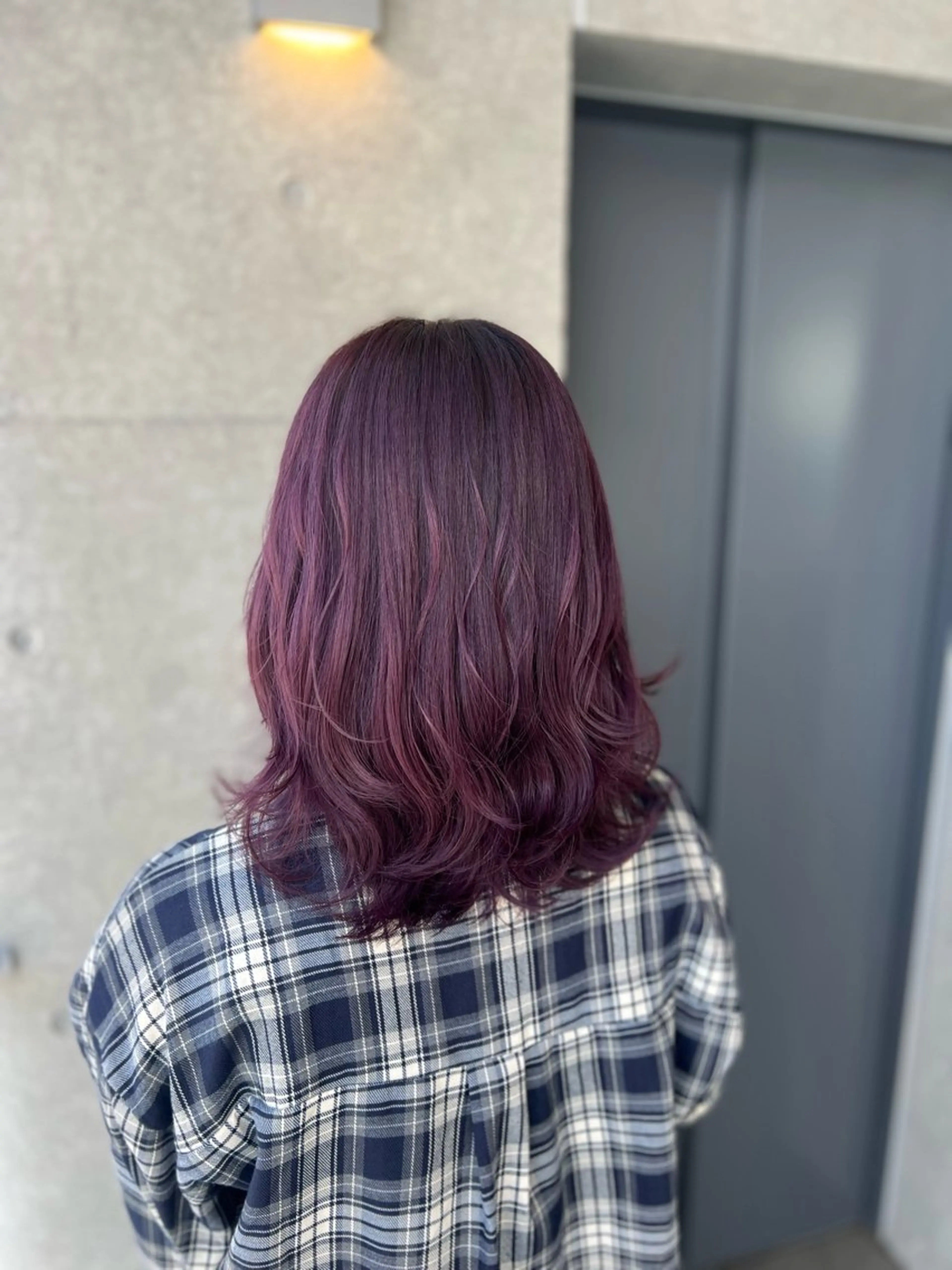 ミディアム カラー ブリーチ カシス ハイトーンカラー ピンクカラー エクステ ヘアカラー 吉野 瑳桜のヘアスタイル