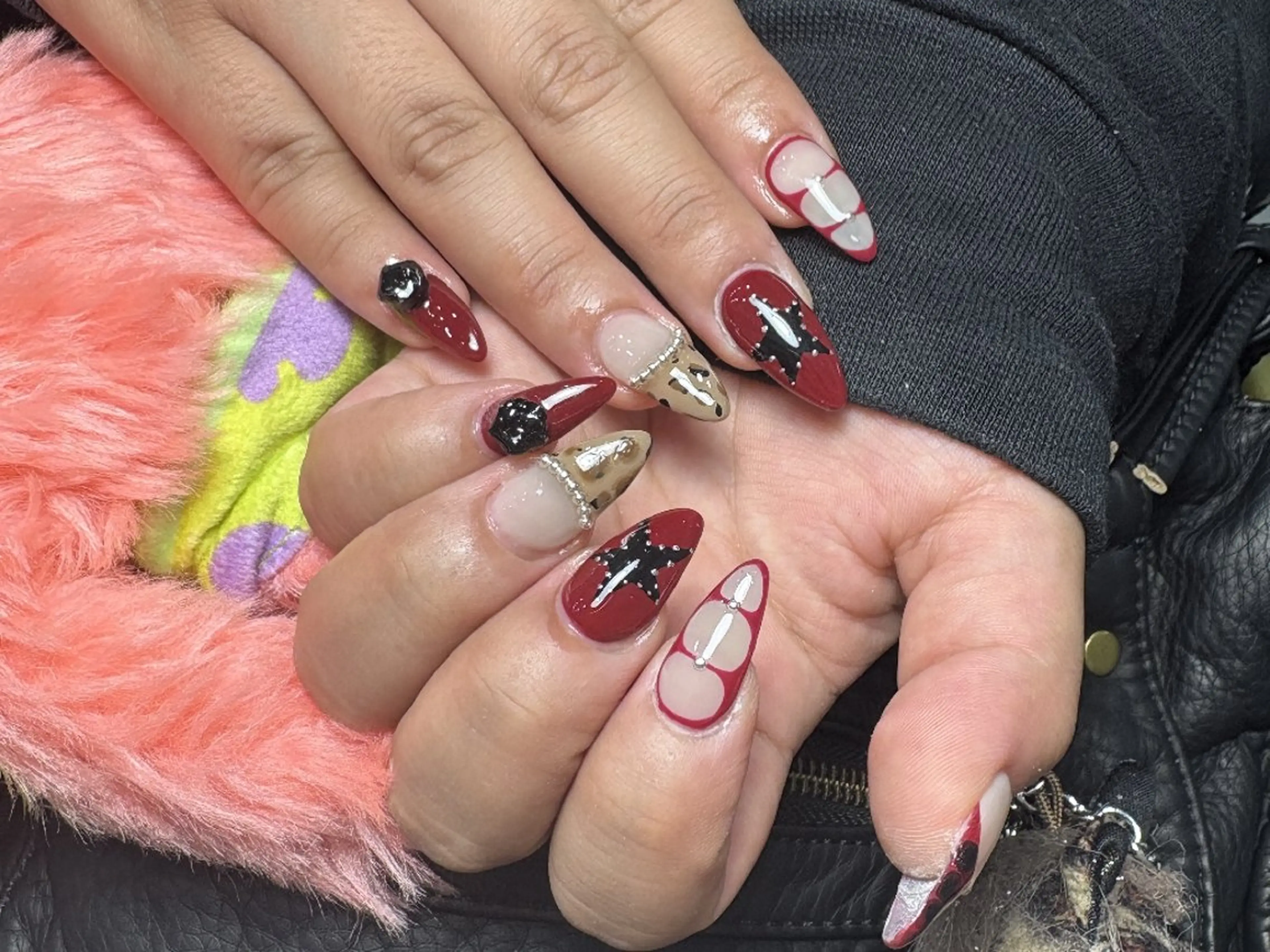 ネイル チークネイル フレンチネイル ジェルネイル ガーリー キラキラネイル ハンドネイル UM Nail Salonのネイルデザイン