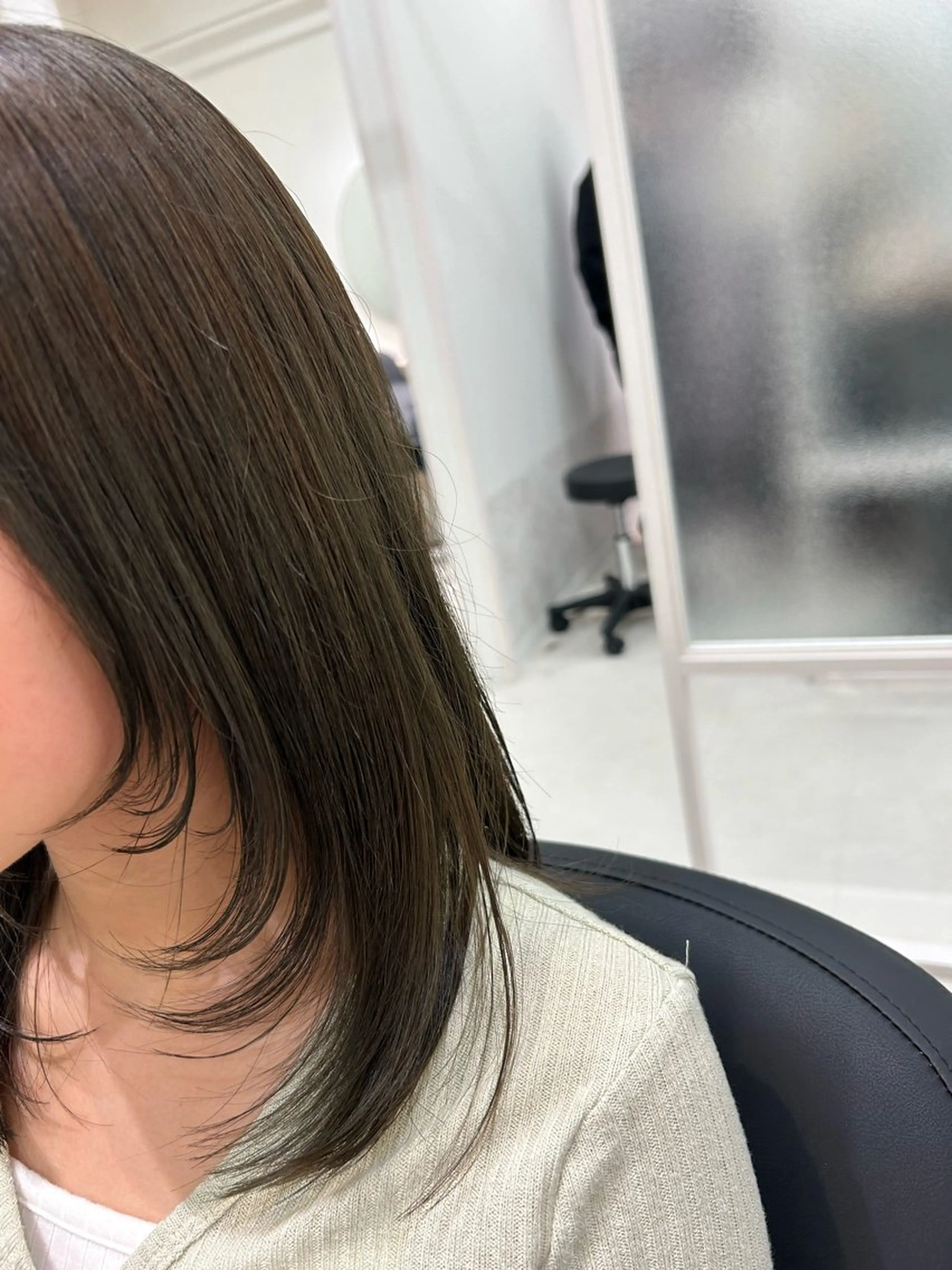 セミロング カラー オリーブカラー 顔まわりレイヤー レイヤーカット 🌷MIREA🌷 LUANA 難波店のヘアスタイル