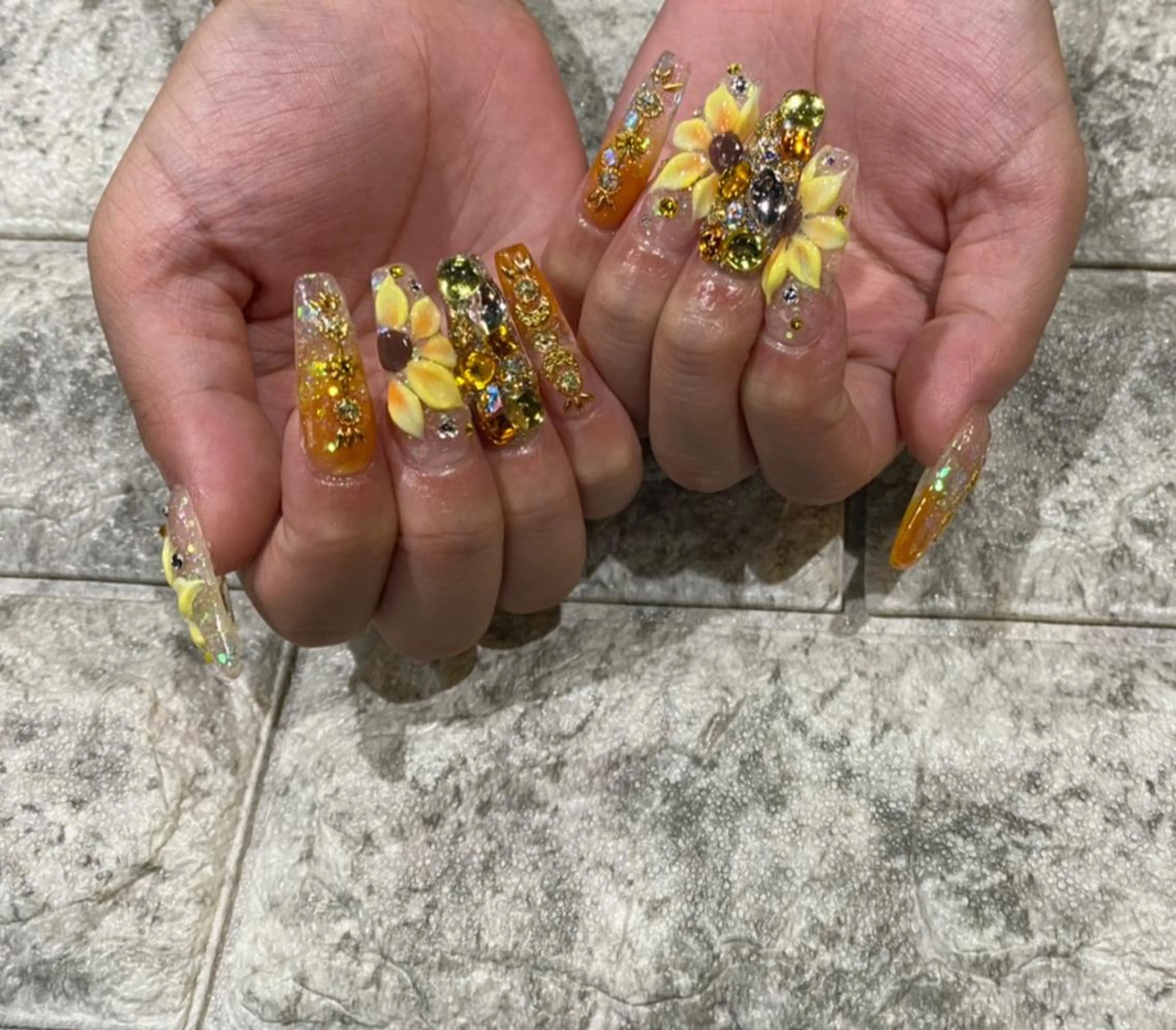 ネイル 【やり放題専門店】 スカルプ＆長さ出しのネイルデザイン