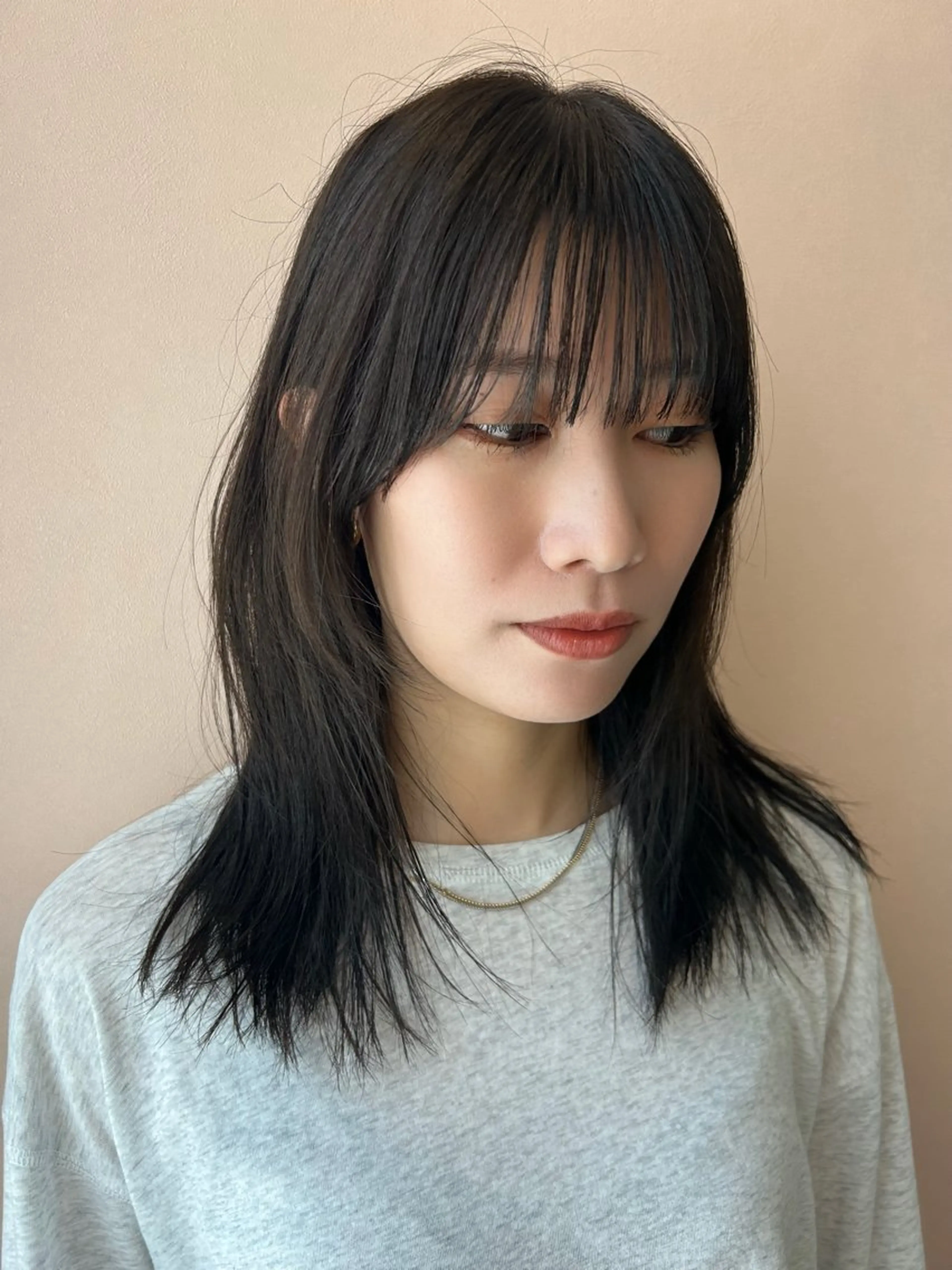 セミロング カラー アッシュ オリーブアッシュ hub hair レイヤー/透明感のヘアスタイル