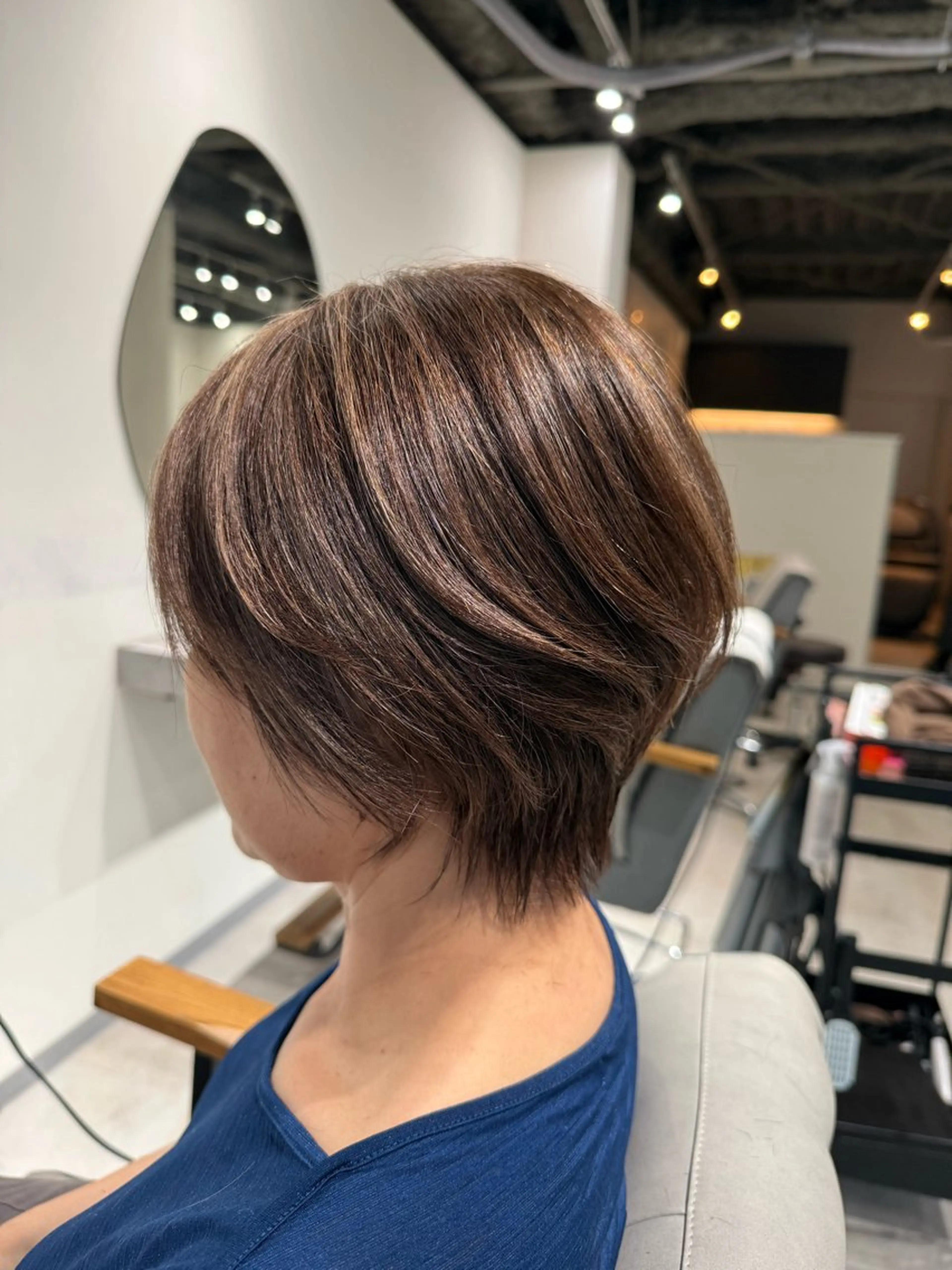 ショート カラー ハイライトカラー ハイライト ヘアカラー トリートメント 脱白髪染め美容師 竹内涼乃のヘアスタイル