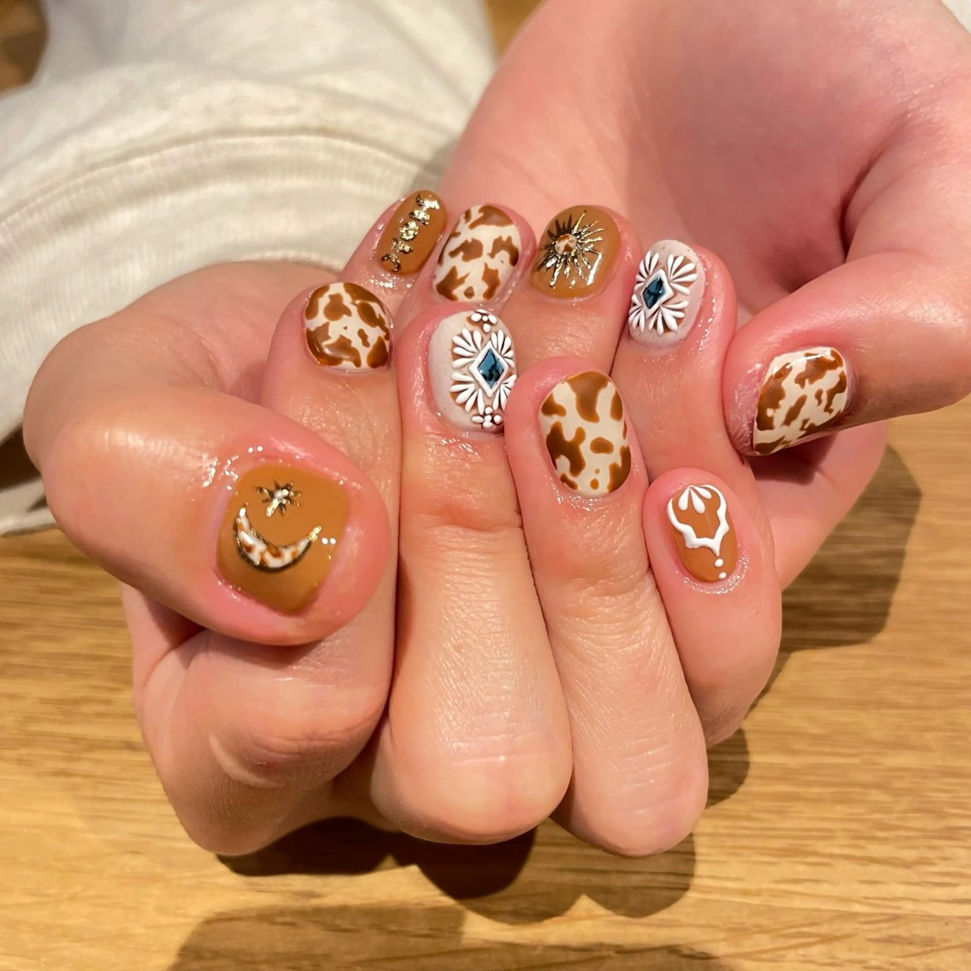 ネイル ハンドネイル Emo'snail エモズネイルのネイルデザイン