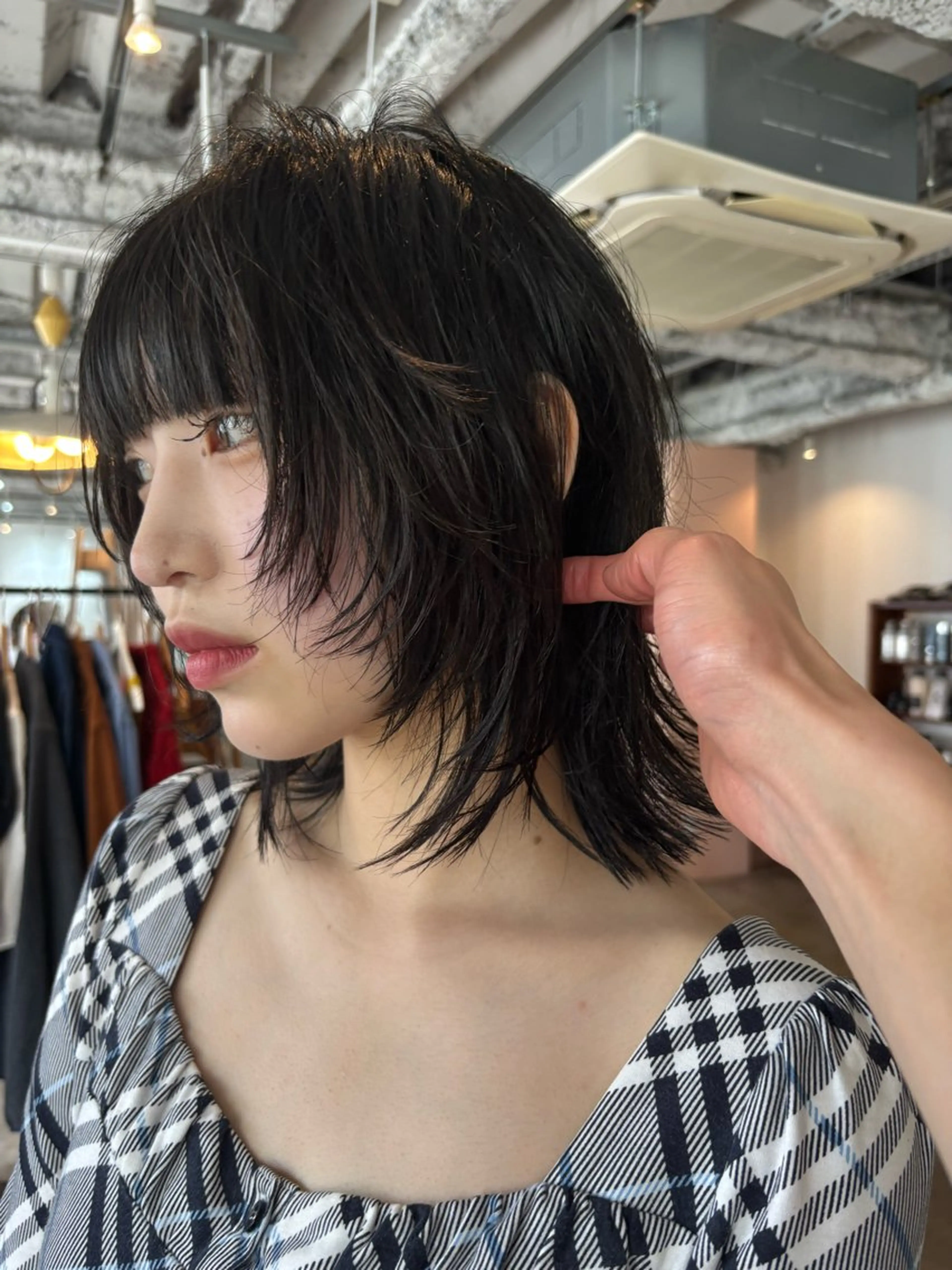 ミディアム カラー 黒髪 顔まわりレイヤー 顔周りカット レイヤーカット ウルフカット カット ヘアカラー yu maのヘアスタイル