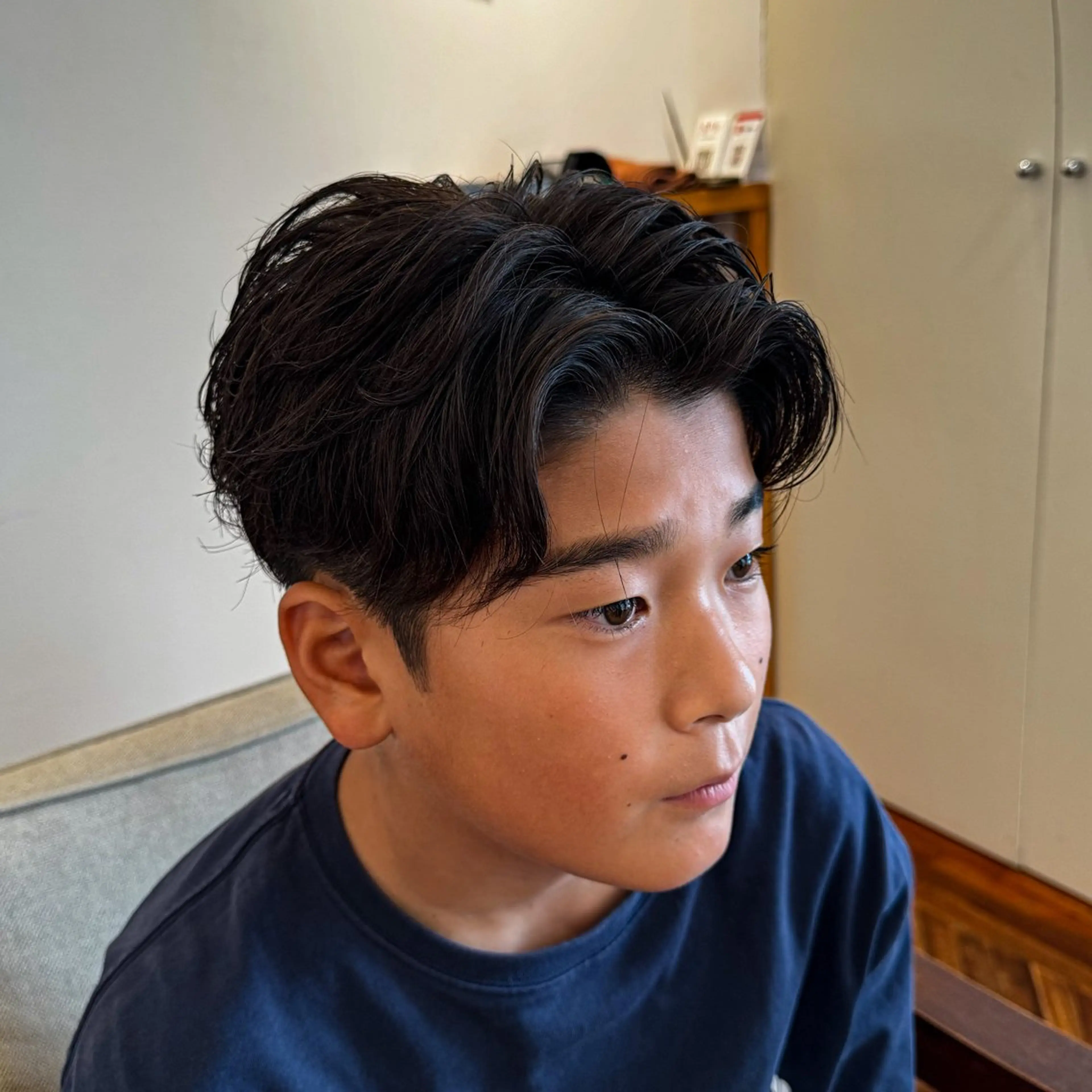 パーマ メンズ キッズ センターパート メンズハイライト カルマパーマ マッシュウルフ マッシュ 吉田 新平のヘアスタイル