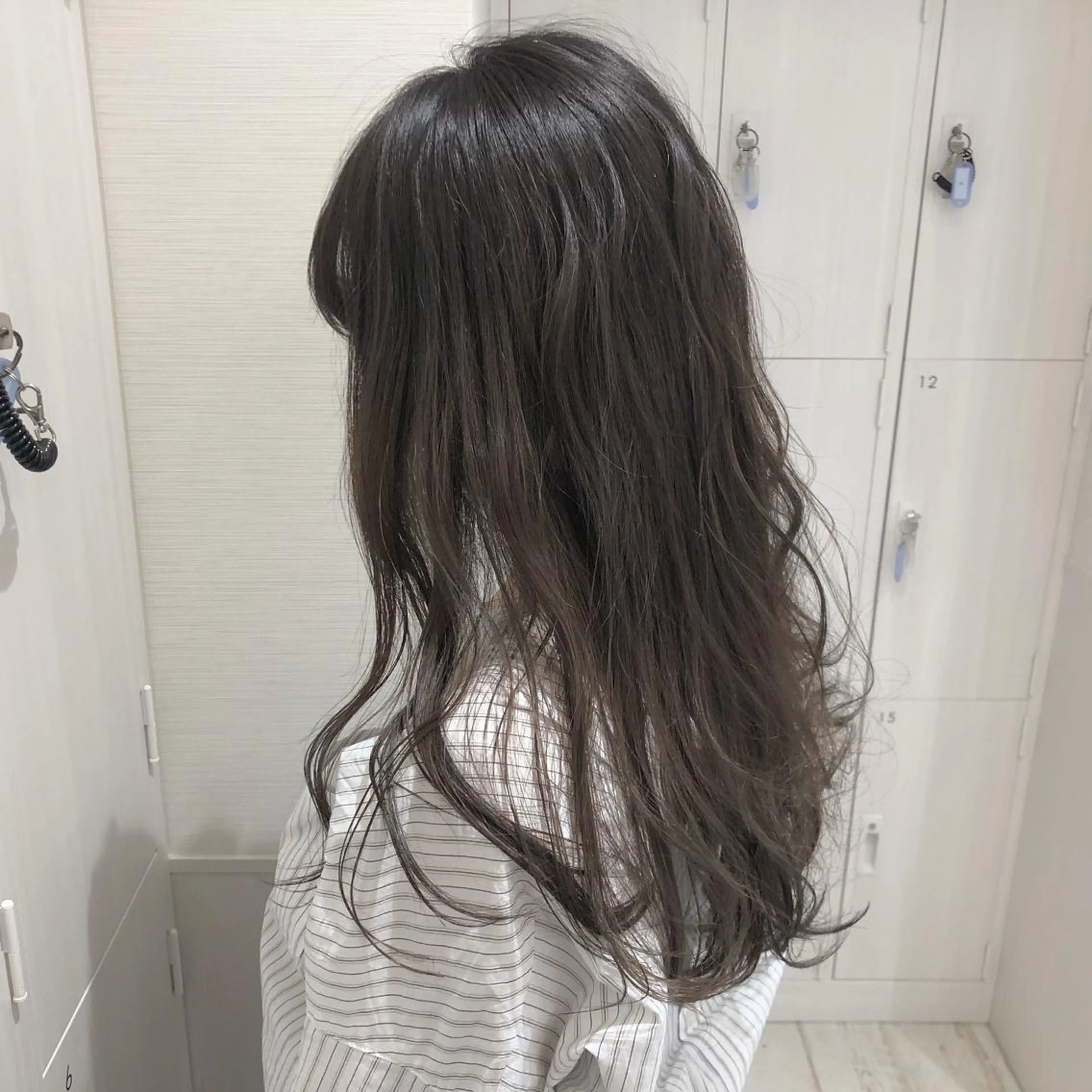 ロング カラー 三鷹で1番ショート ボブをカットする新谷のヘアスタイル