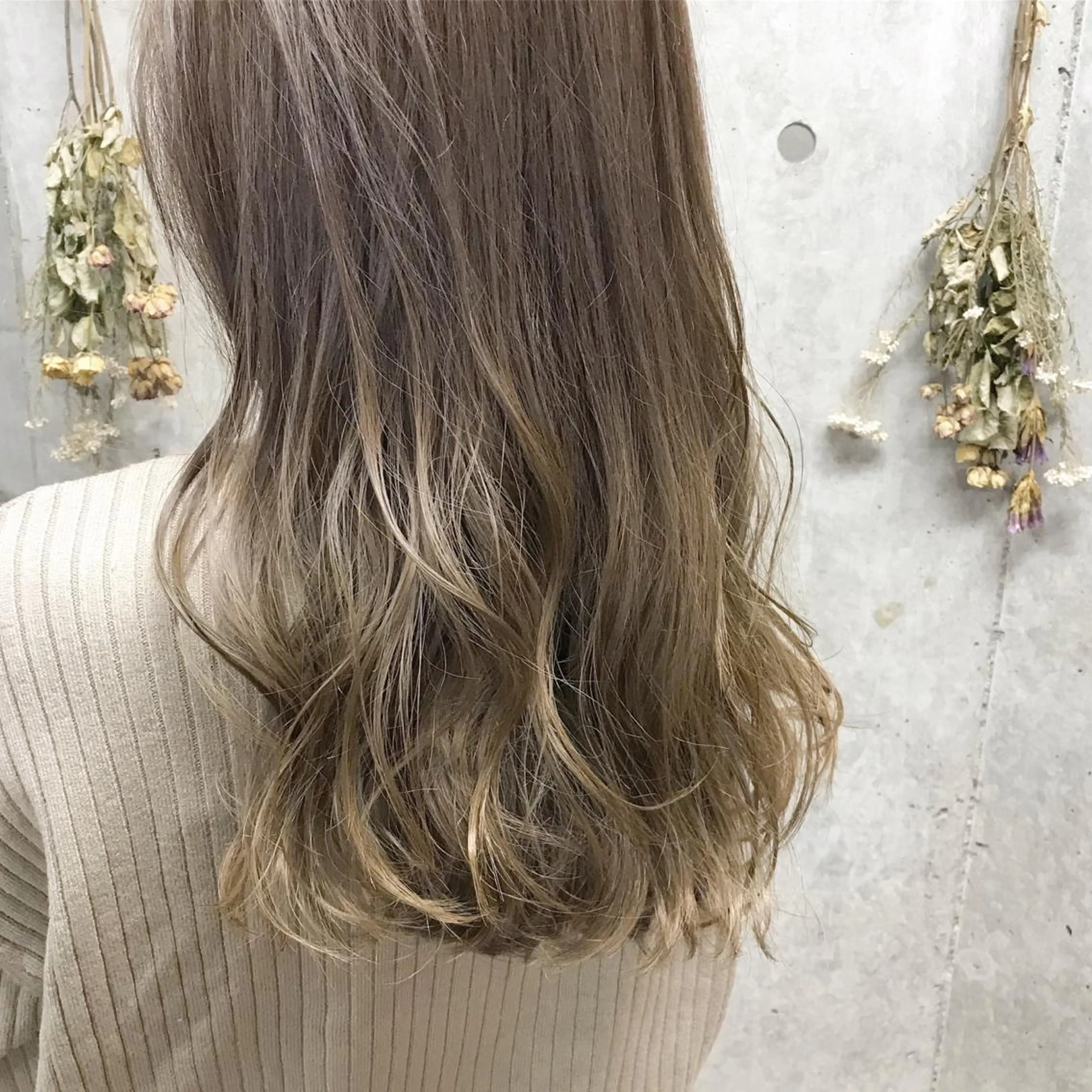 ロング カラー ヘアアレンジ ベージュカラー イルミナカラー Satsuki ✂︎♡のヘアスタイル