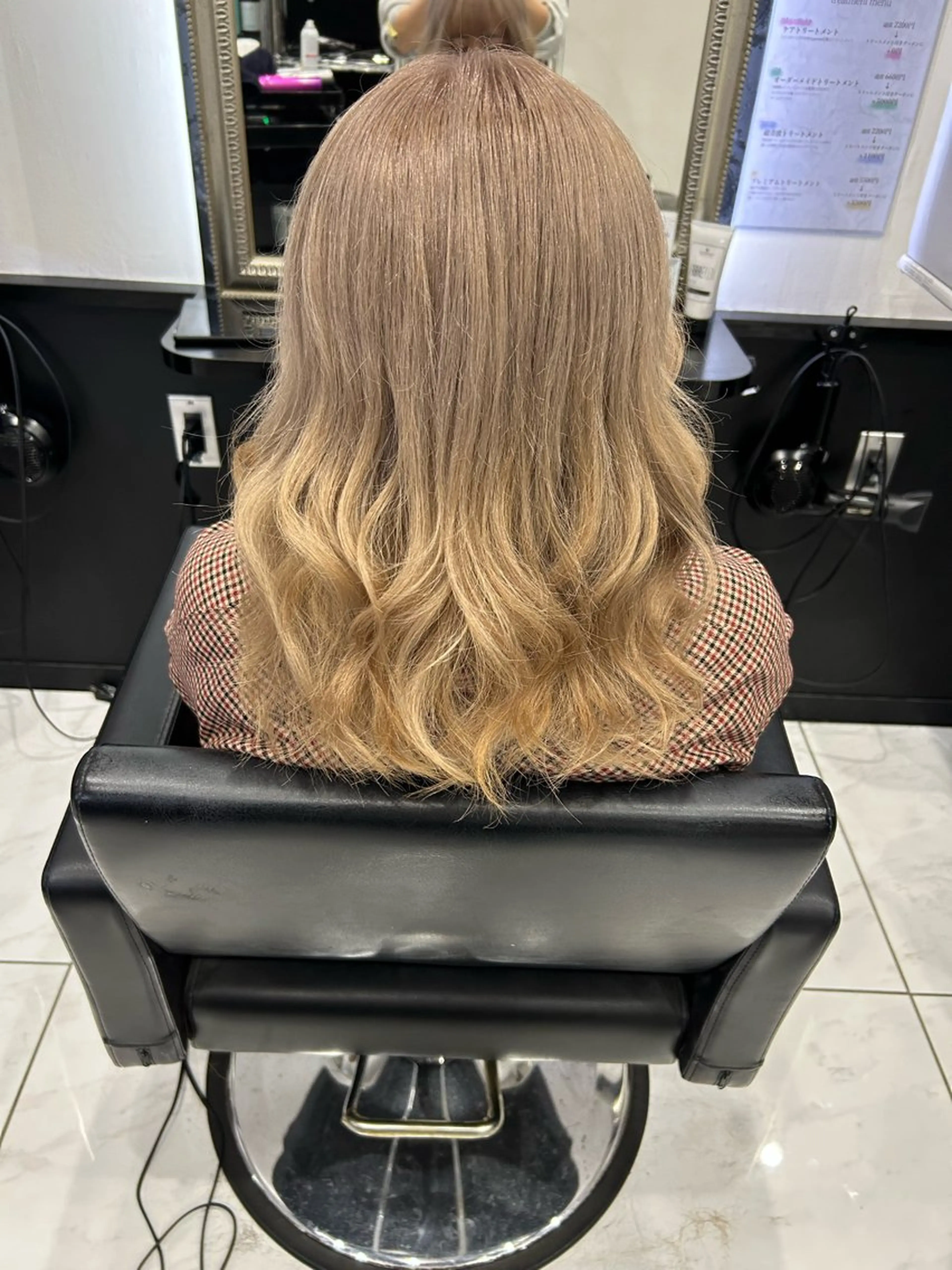 セミロング カラー ヘアアレンジ ベージュカラー ミルクティーベージュ ヘアカラー 長田 麻友子のヘアスタイル