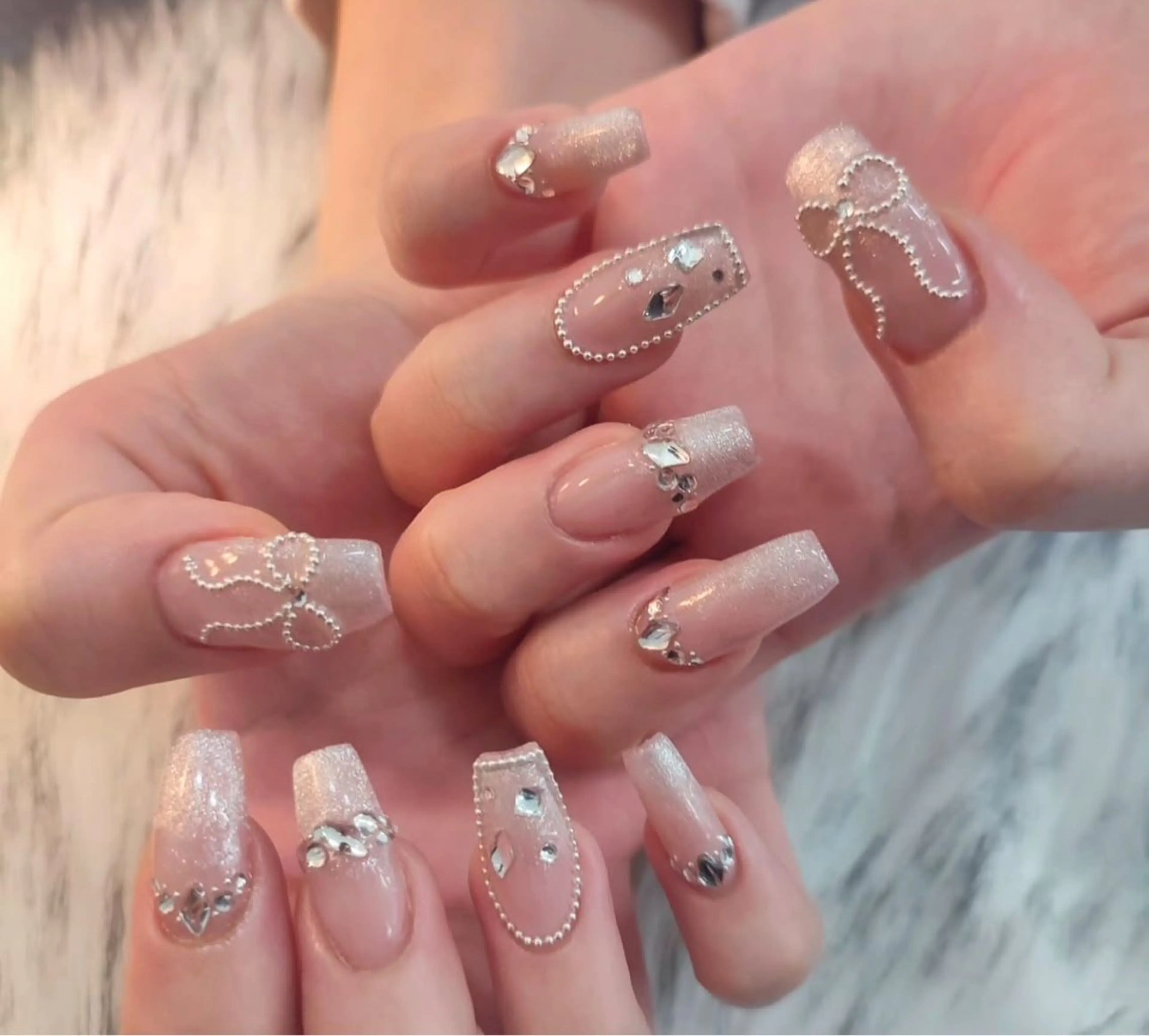 ネイル フレンチネイル グラデーション キラキラネイル 韓国ネイル マグネットネイル ハンドネイル 🎀🎀YooLi Nail Salonのネイルデザイン