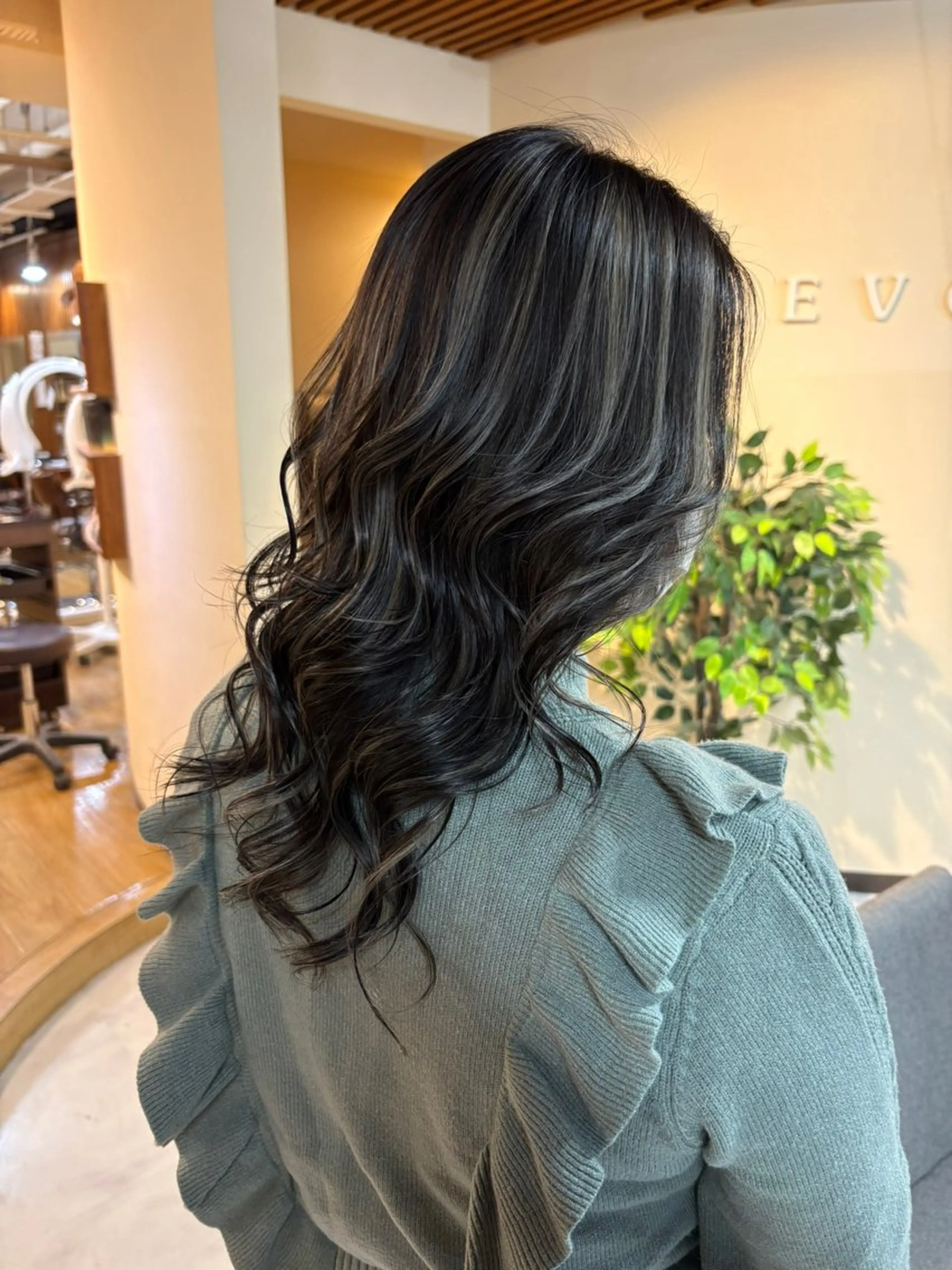 セミロング ハイライト 宮本 いぶきのヘアスタイル