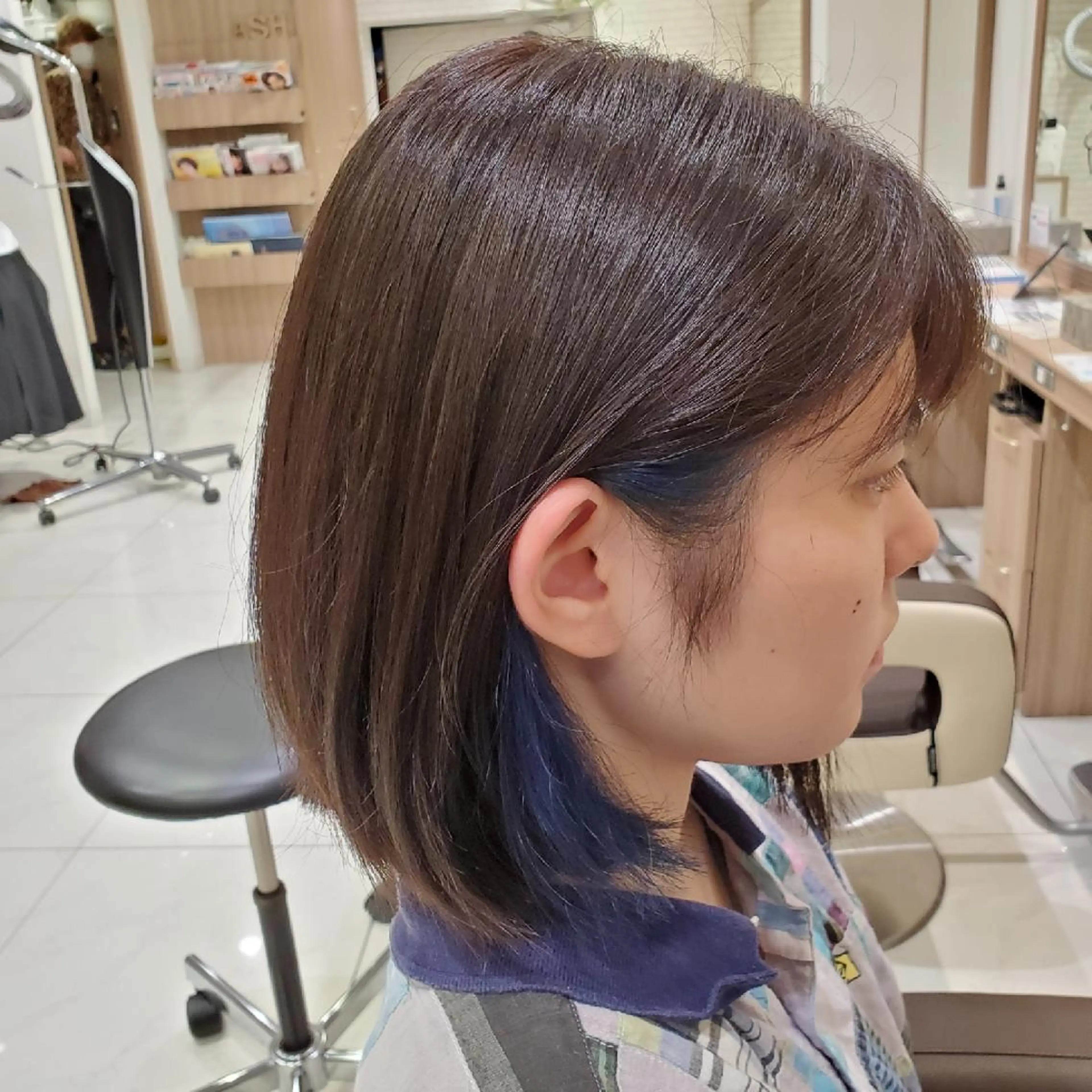 ショート カラー ブリーチ ブルーカラー イヤリングカラー グレージュ イルミナカラー カラー特化🔥中村 和貴＜Ash津田沼＞のヘアスタイル