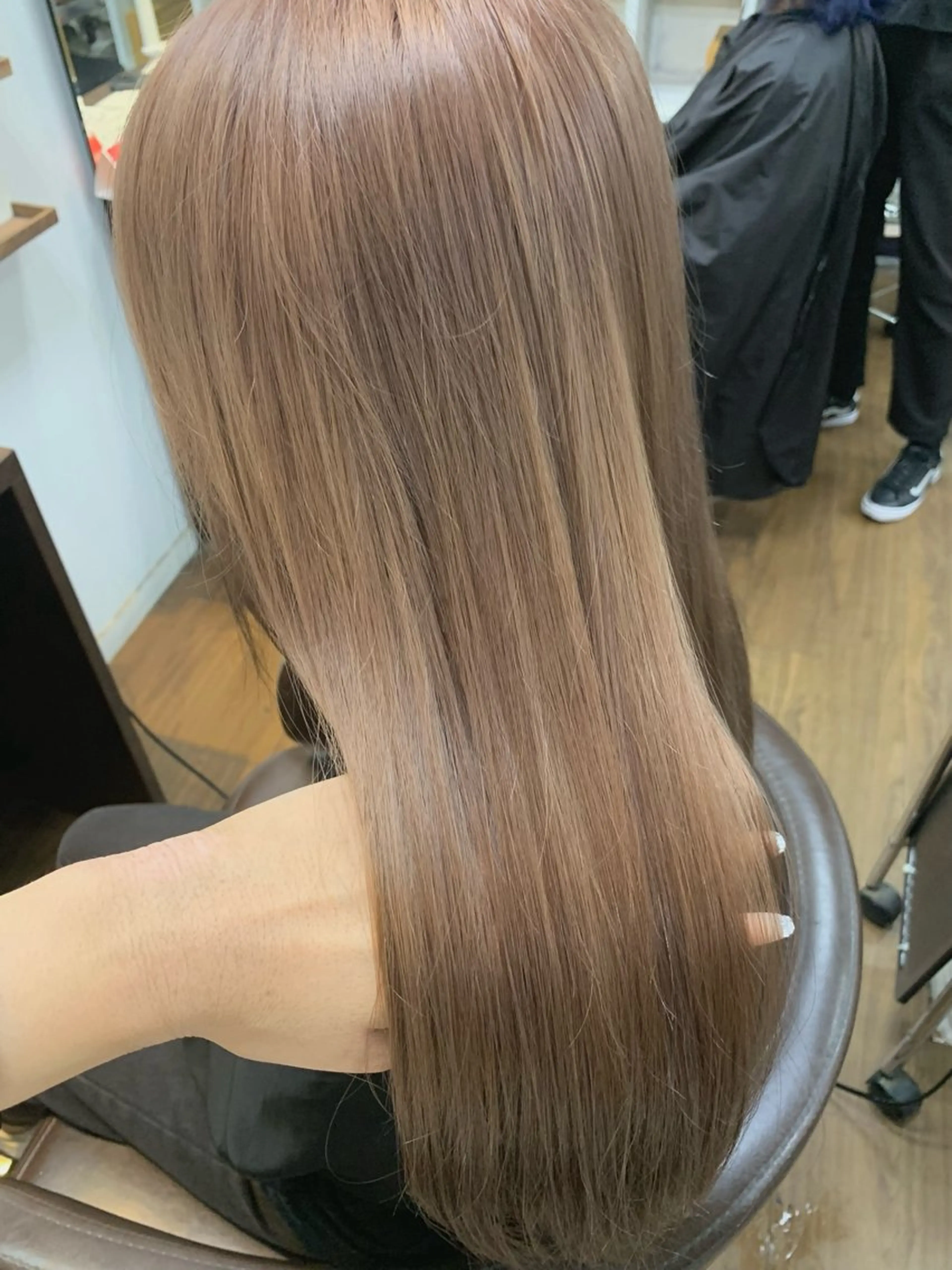 ロング カラー ベージュカラー ブラウンカラー ミルクティーベージュ ヘアカラー トリートメント 小笠原 菜緒のヘアスタイル