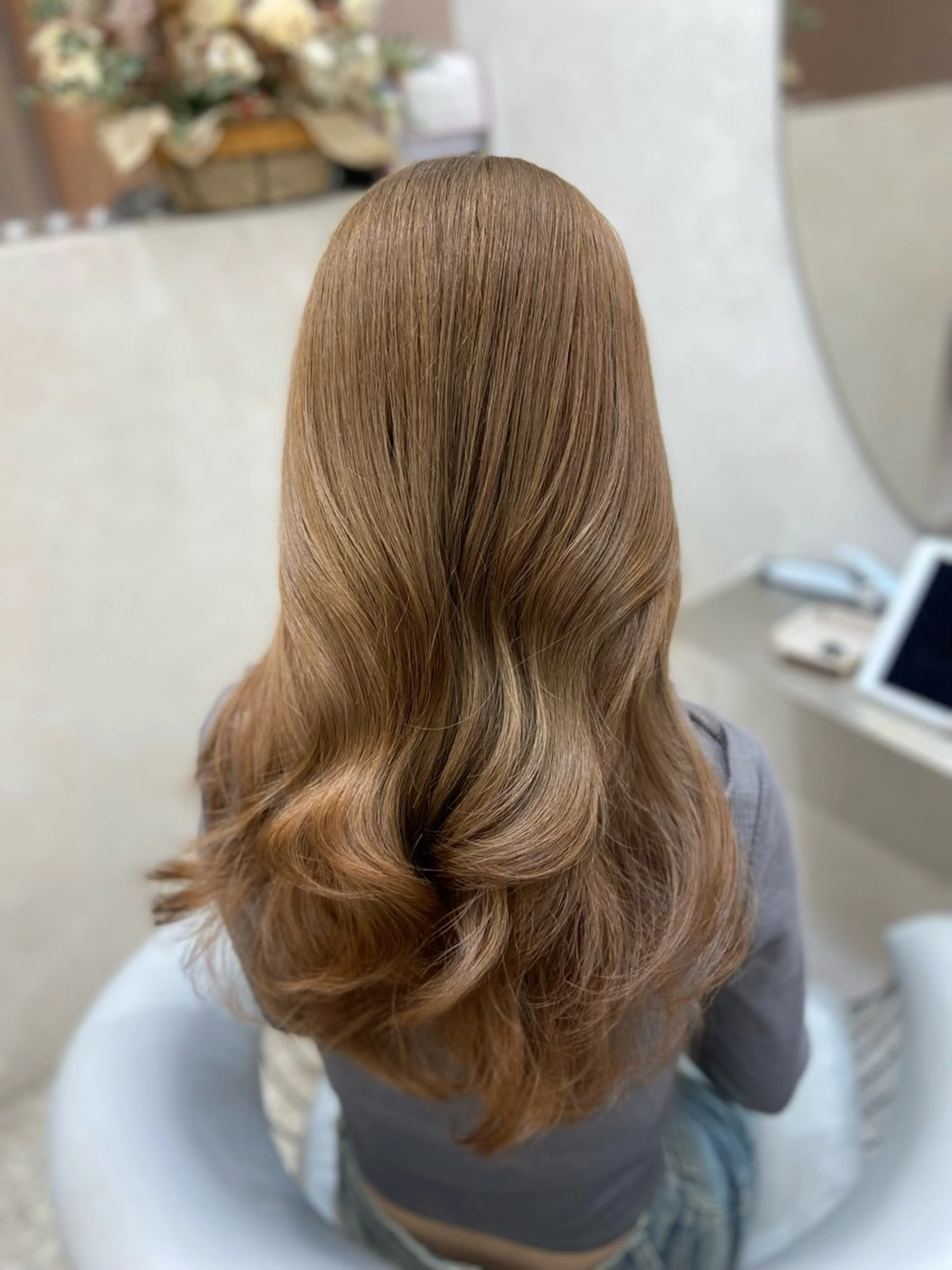 ロング カラー ベージュカラー ブリーチ ケアブリーチ ダブルカラー ミルクティーベージュ カット ヘアカラー トリートメント 新宿/韓国ヘア 中明度カラー/かやのヘアスタイル
