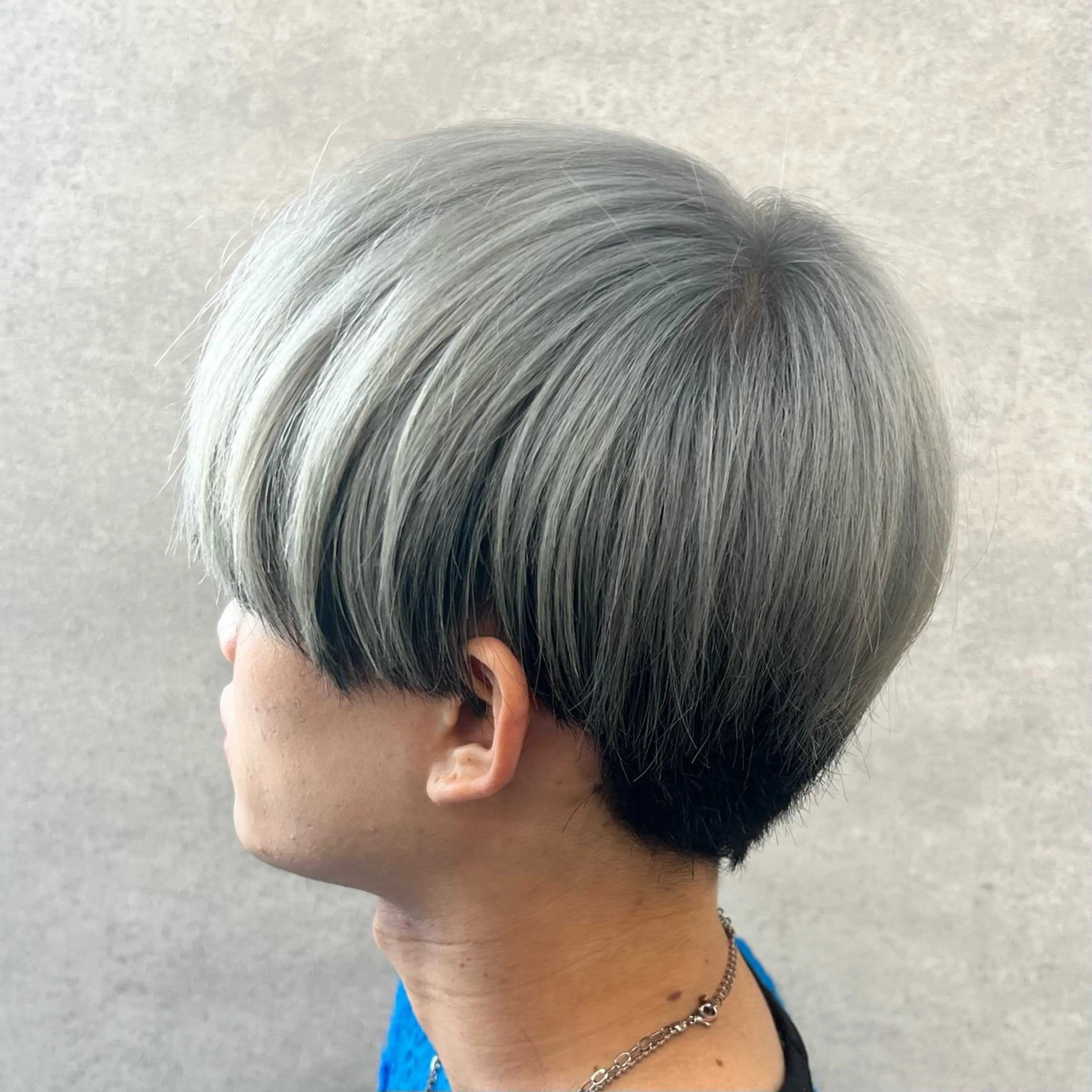 ショート カラー パーマ ヘアアレンジ メンズ センターパート メンズハイライト メンズメッシュ マッシュ メンズパーマ 仕上がり満足度No. 1🔥BLUCK🔥のヘアスタイル