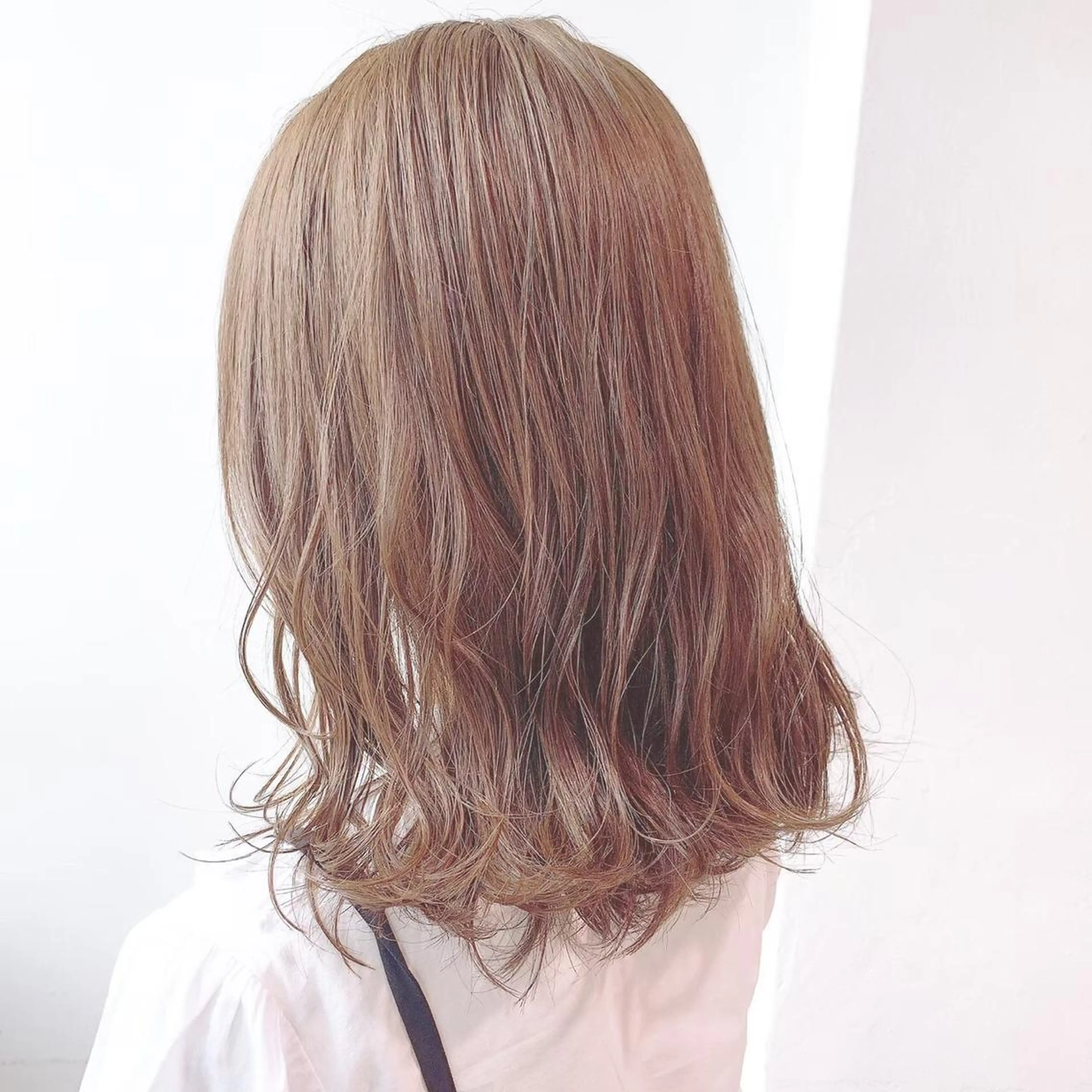 セミロング カラー ヘアアレンジ 🩰透明感カラー♡ UTA🩰のヘアスタイル