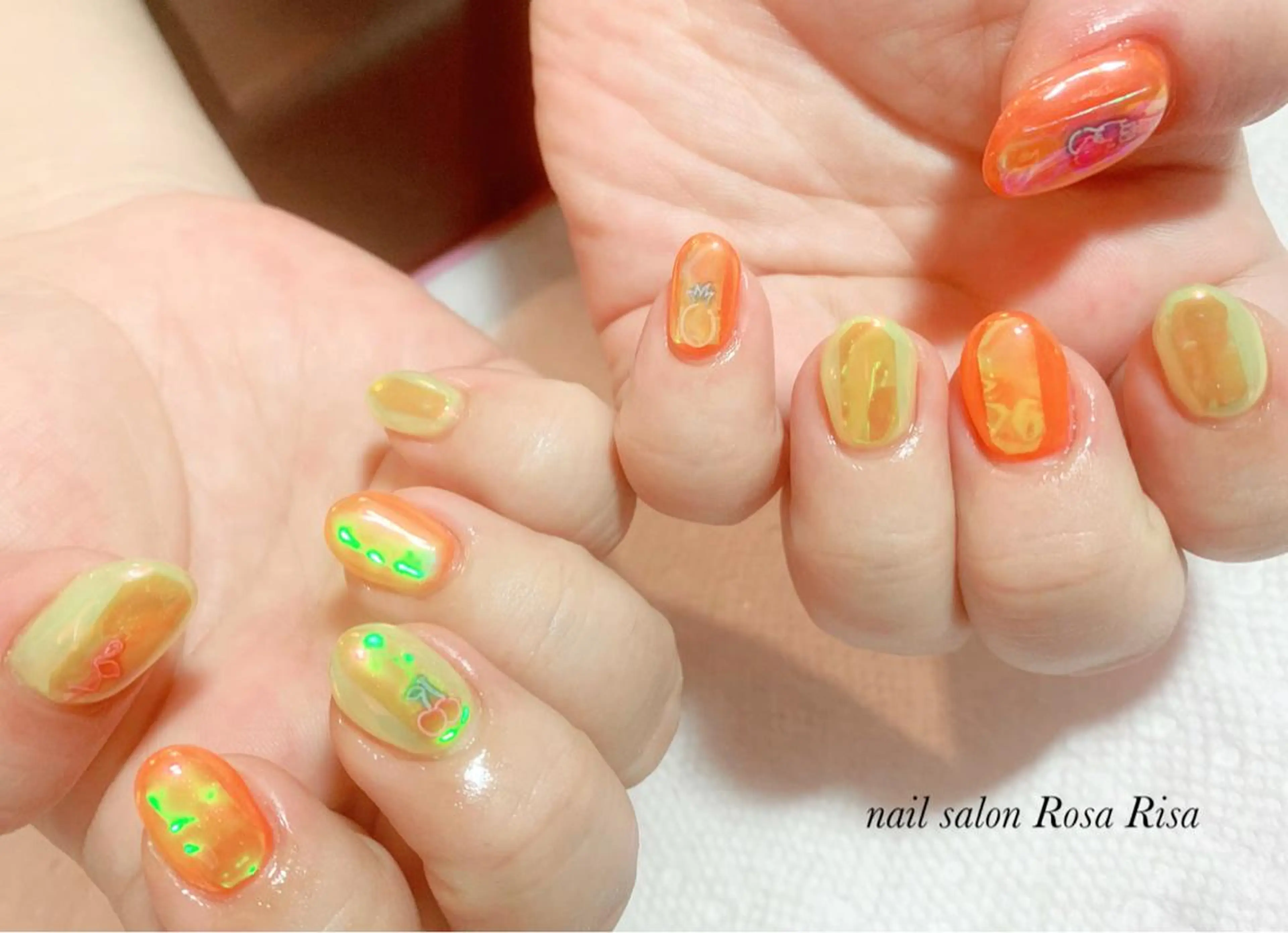 ミディアム ネイル 氷ネイル・うるうるネイル ネイルスタジオ シェイクユアハンズのネイルデザイン