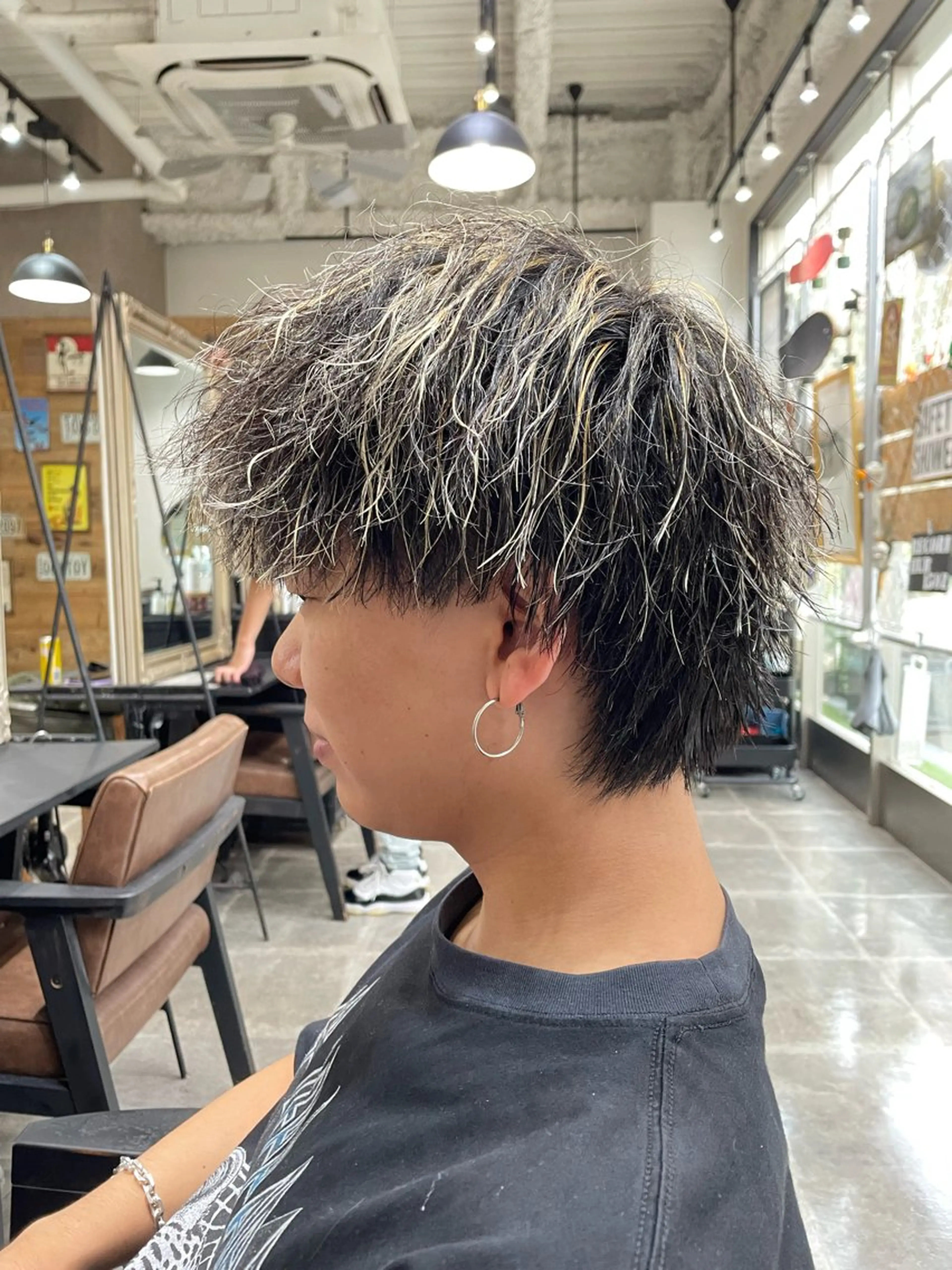 カラー パーマ メンズ メンズハイライト マッシュウルフ マッシュ メンズパーマ メンズツイストパーマ 鈴木 崇之のヘアスタイル
