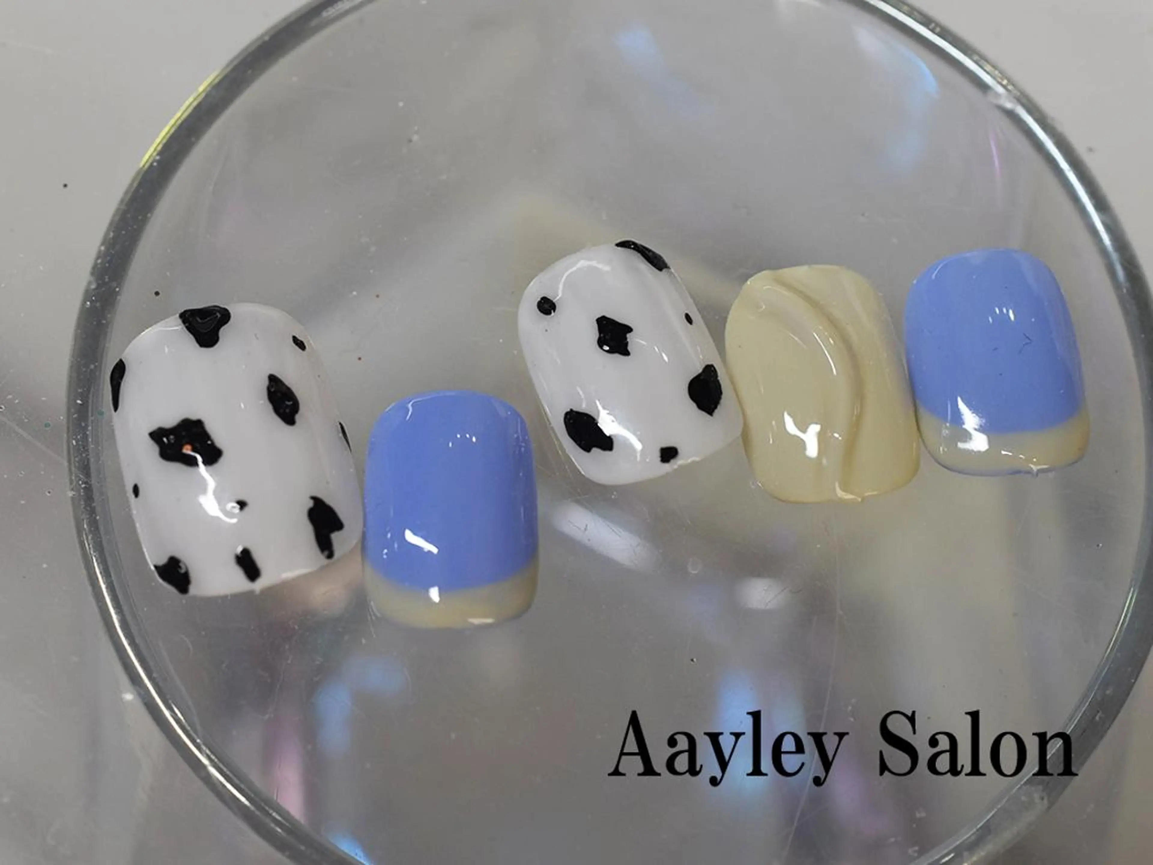 ミディアム ネイル カラー Aayley アイリ―サロンのネイルデザイン