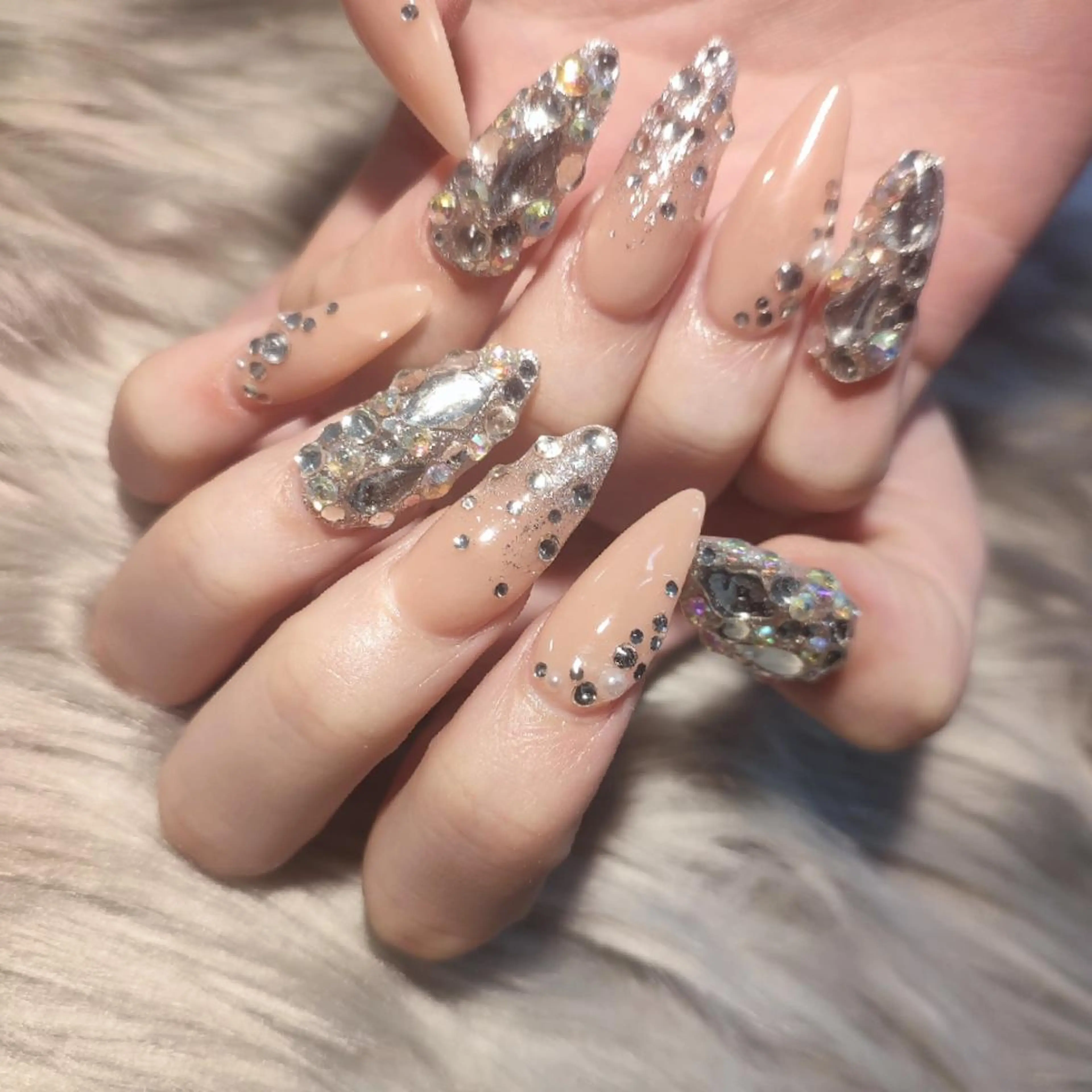 ネイル ハンドネイル RUNWAY 　　の眉毛・アイブロウイメージ