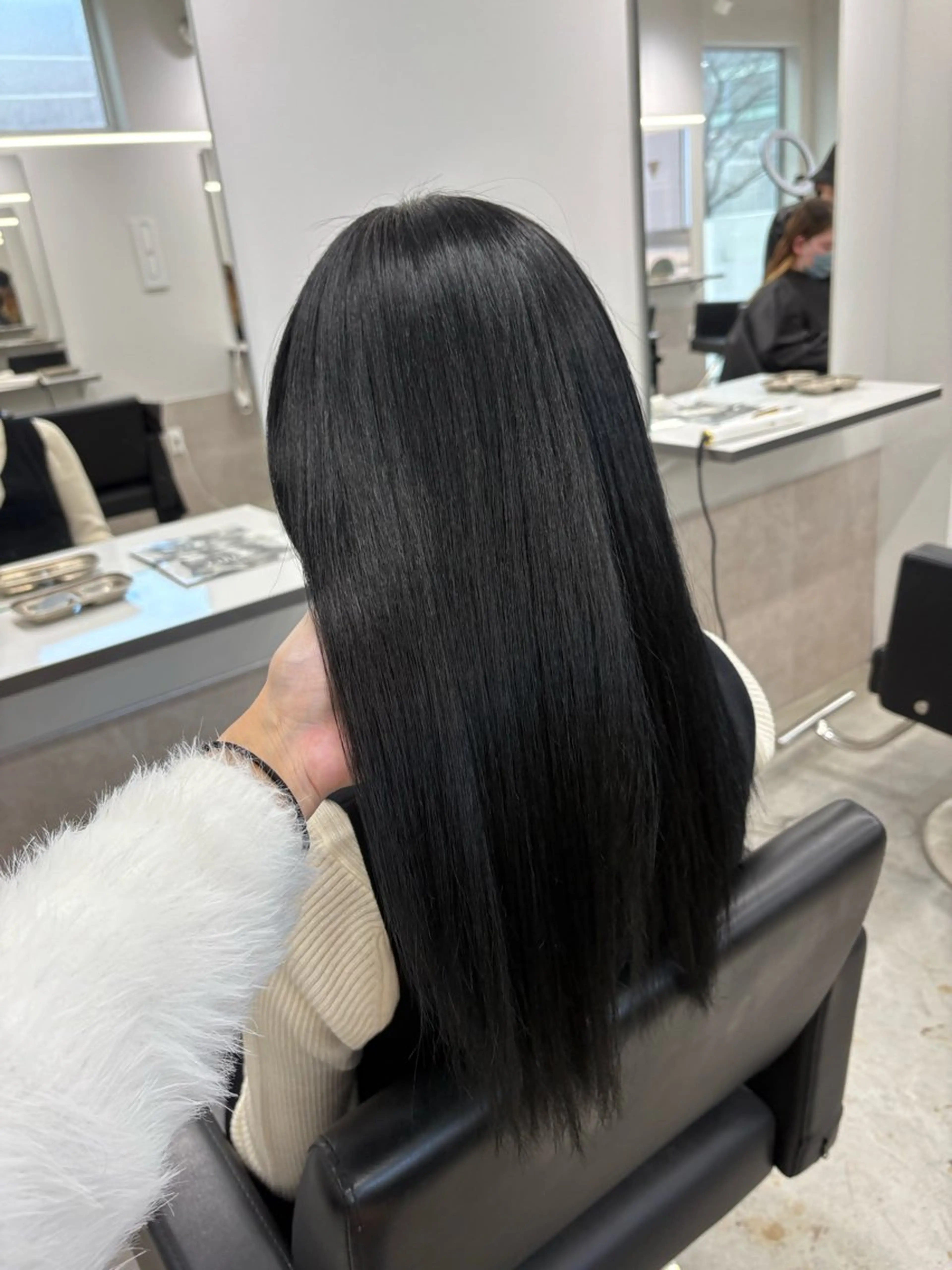 ロング カラー ヘアカラー 縮毛矯正 noa 寒色系カラーブリーチのヘアスタイル