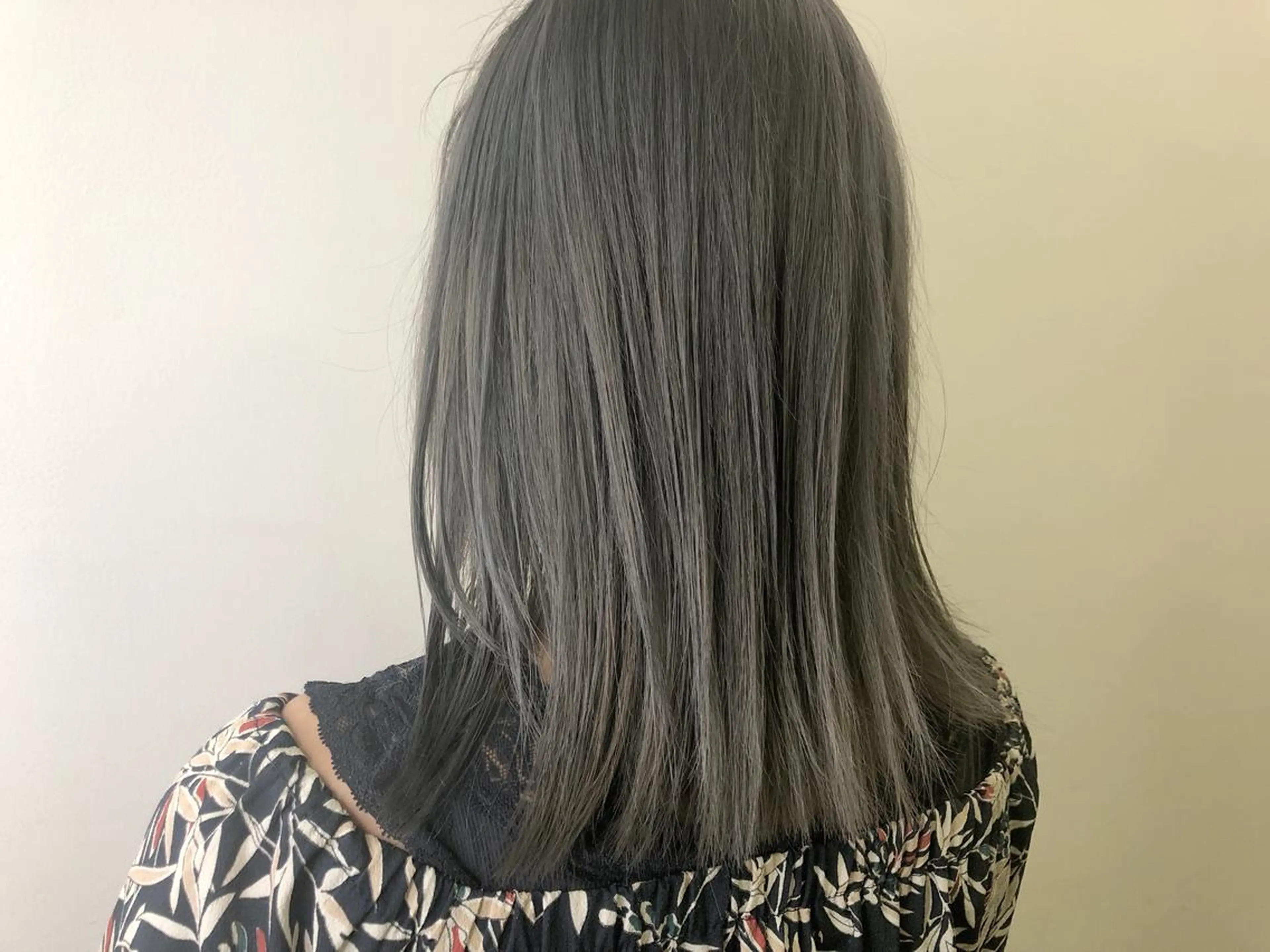 セミロング ハイライト メンズ レイヤー ウルフ 弓木啓輔のヘアスタイル