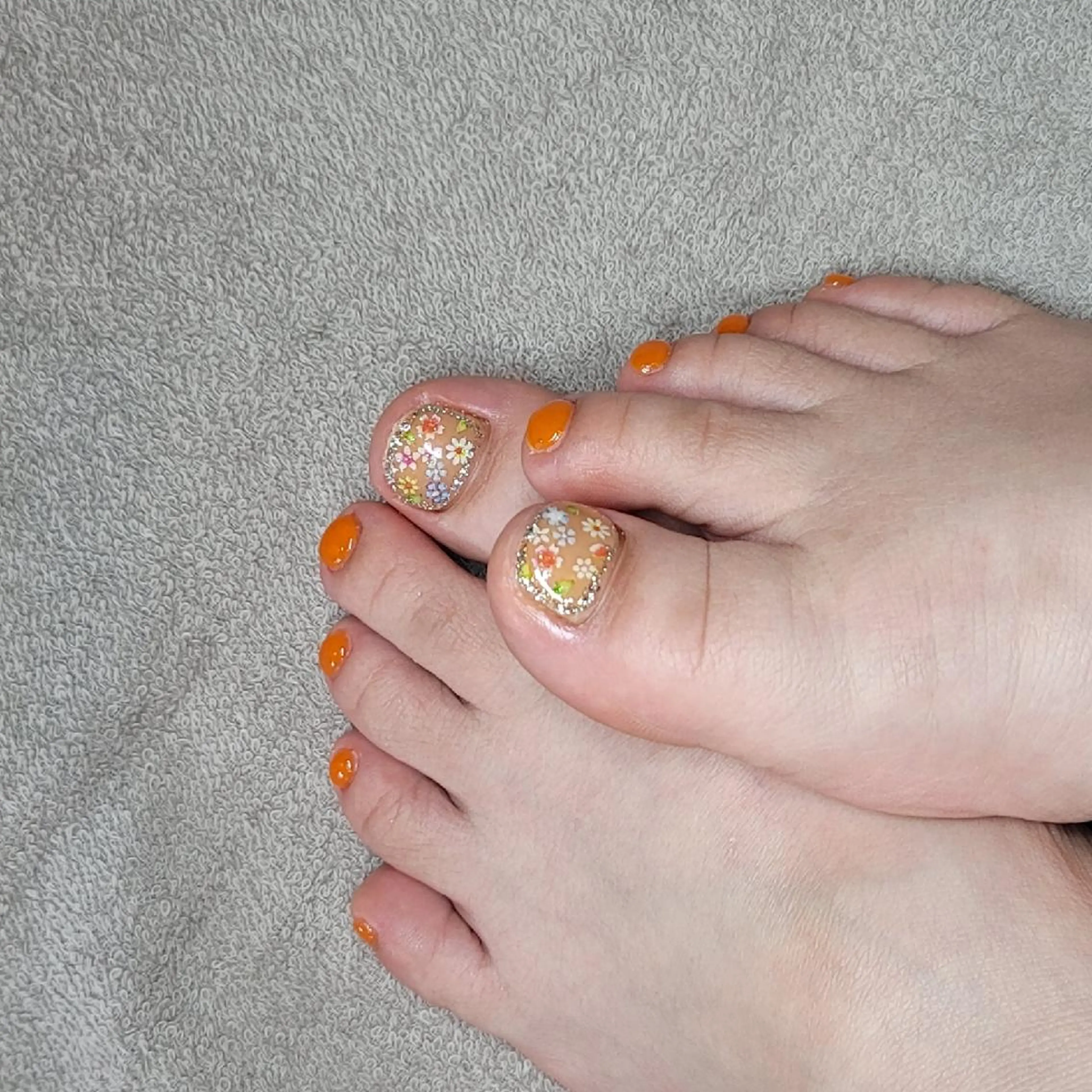 フット 親指アート2本込み オフ込みの写真