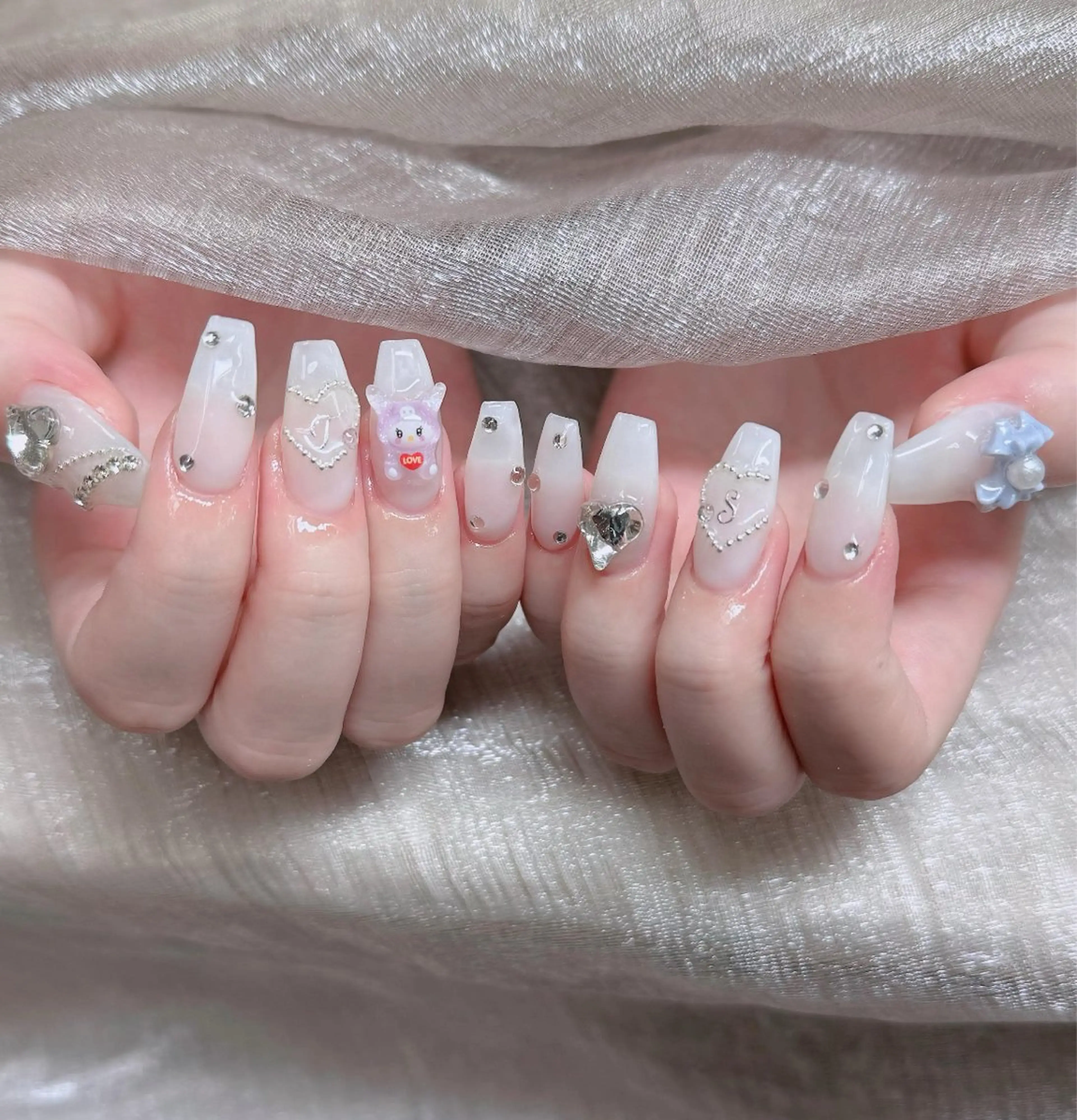 ネイル フレンチネイル ジェルネイル ガラスフレンチ ハロウィン ハート ハンドネイル H.baby Nail Salonのネイルデザイン