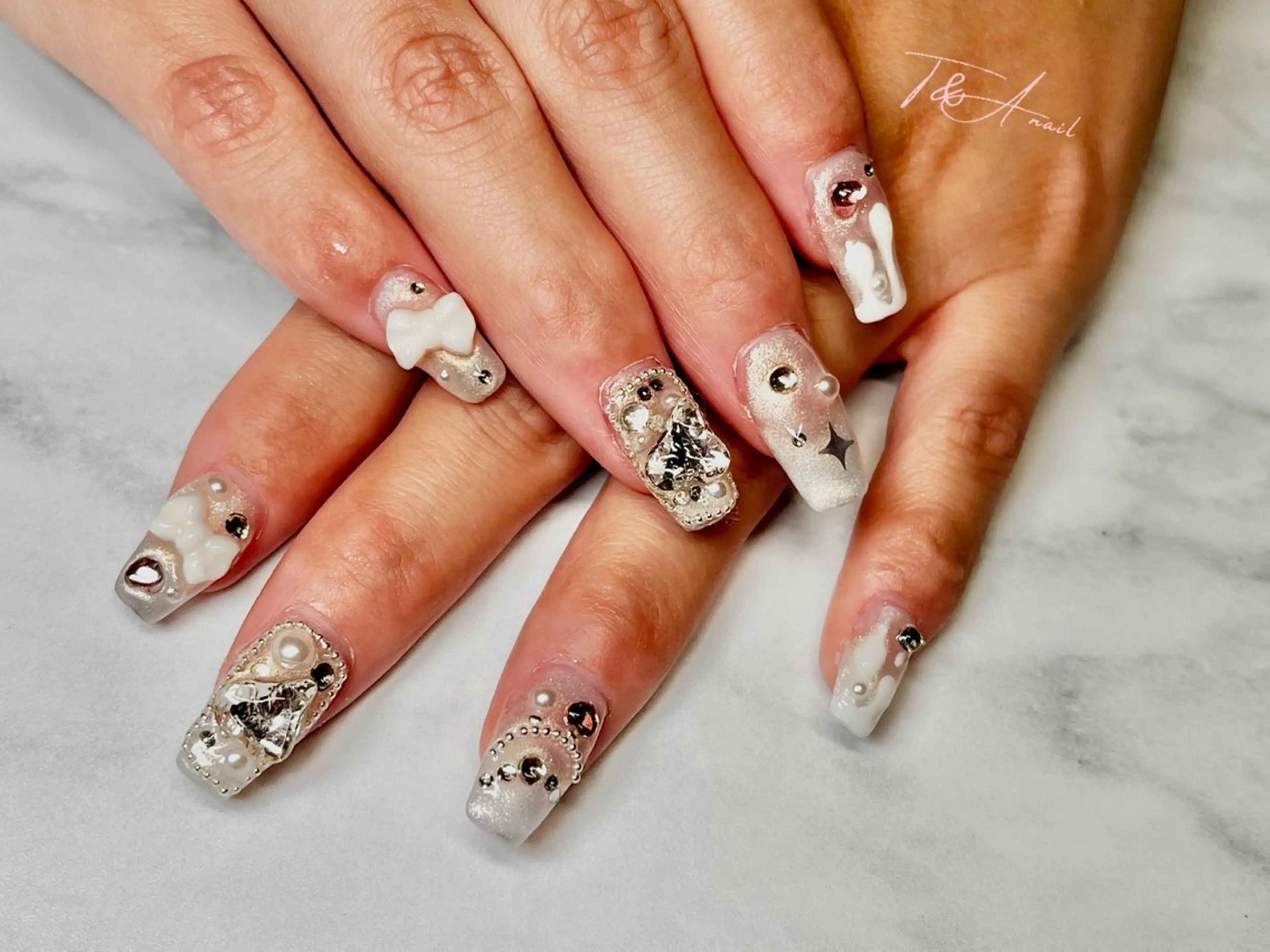 ネイル 長さ出し ジェルネイル キラキラネイル ニュアンスネイル スカルプネイル T&A nailのネイルデザイン