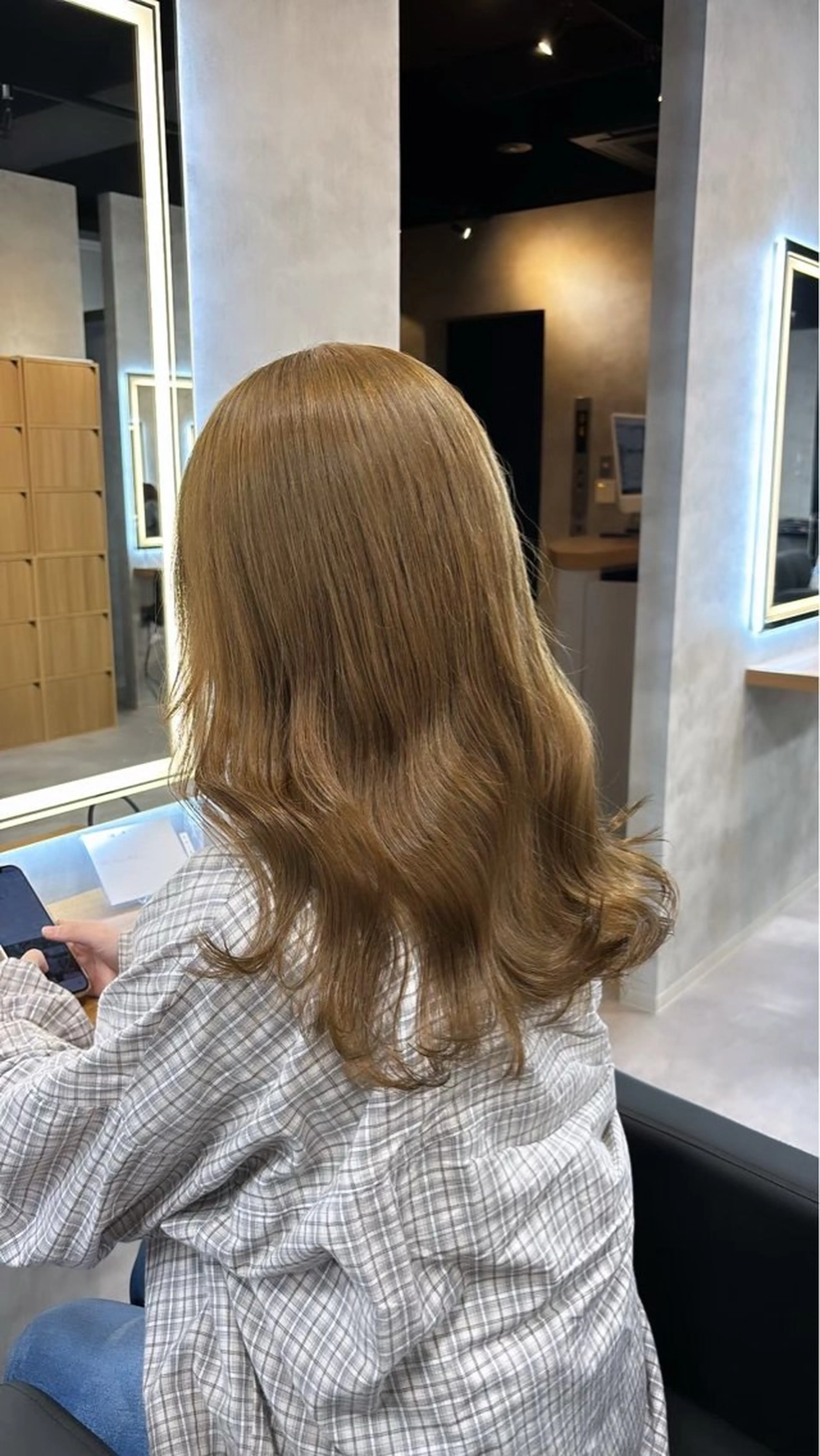 ロング カラー ベージュカラー ブリーチ ミルクティーベージュ ヘアカラー トリートメント 札幌美容室 /光👑のヘアスタイル