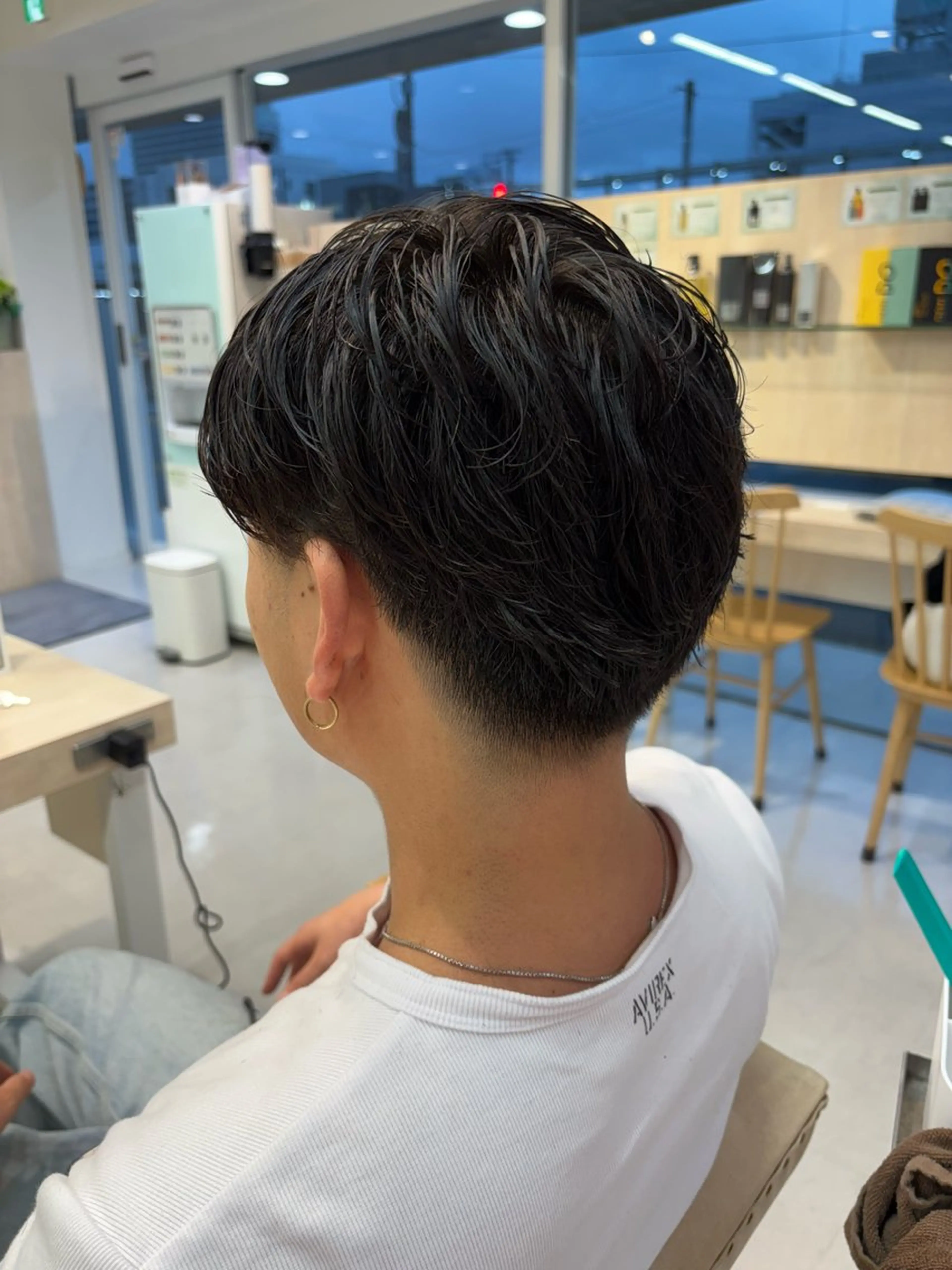 パーマ メンズ ビジネス メンズパーマ スペインカール 波巻きパーマ ニュアンスパーマ カット パーマ ニュアンスパーマ/ フェザー/マッシュのヘアスタイル