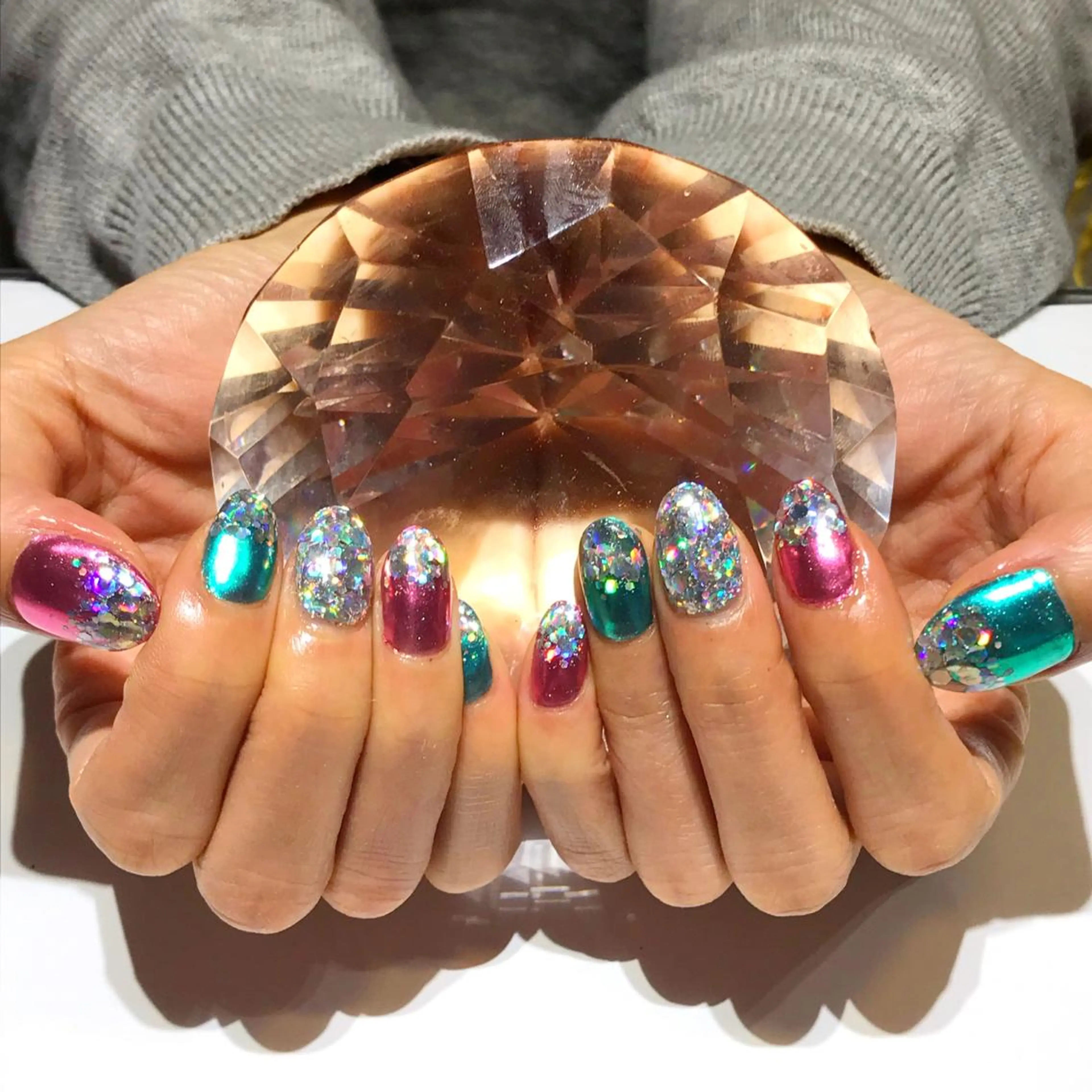 ネイル ホログラムネイル ミラーネイル YUN 💅のネイルデザイン