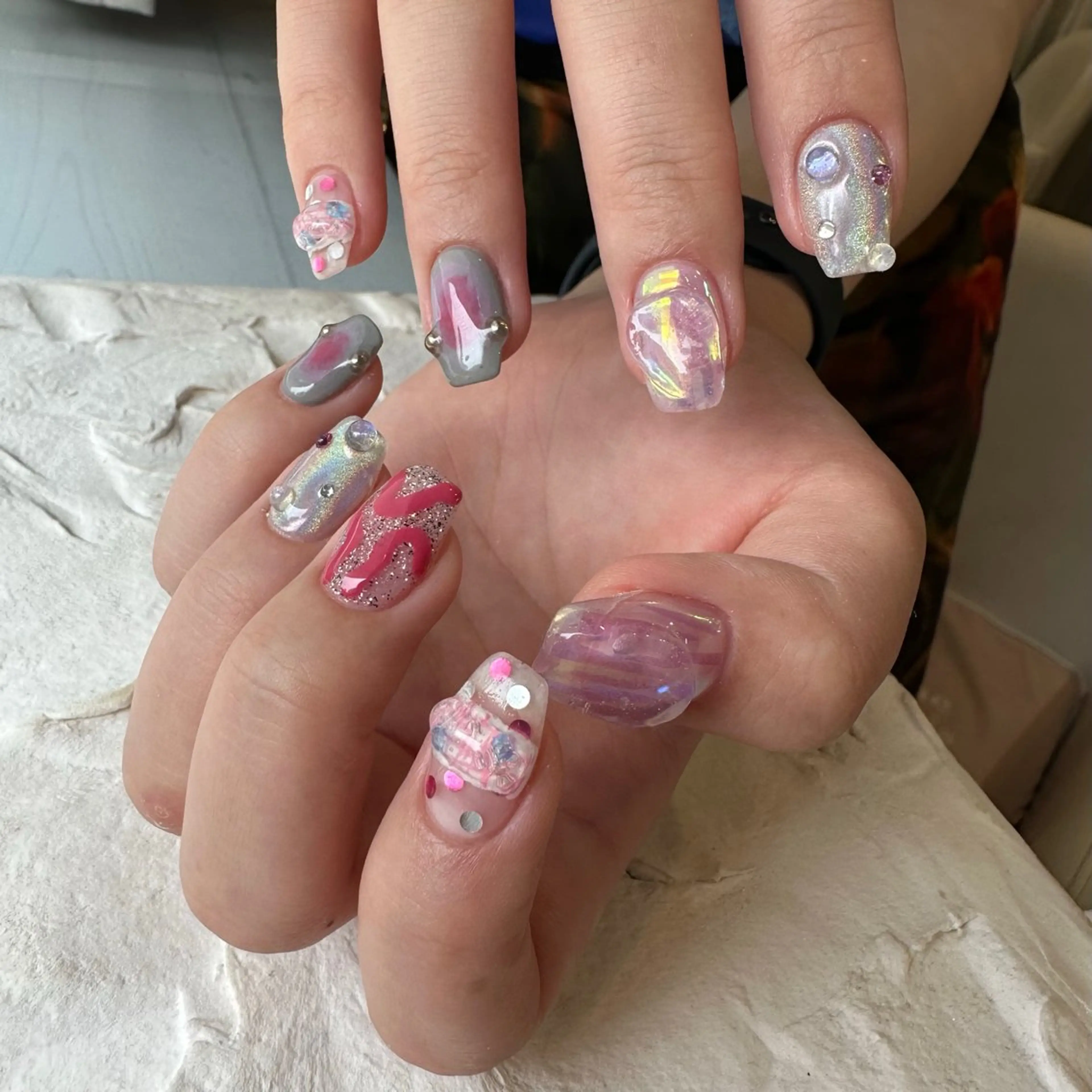 ネイル マグネットネイル ニュアンスネイル ハンドネイル Natsuko 🪼のネイルデザイン