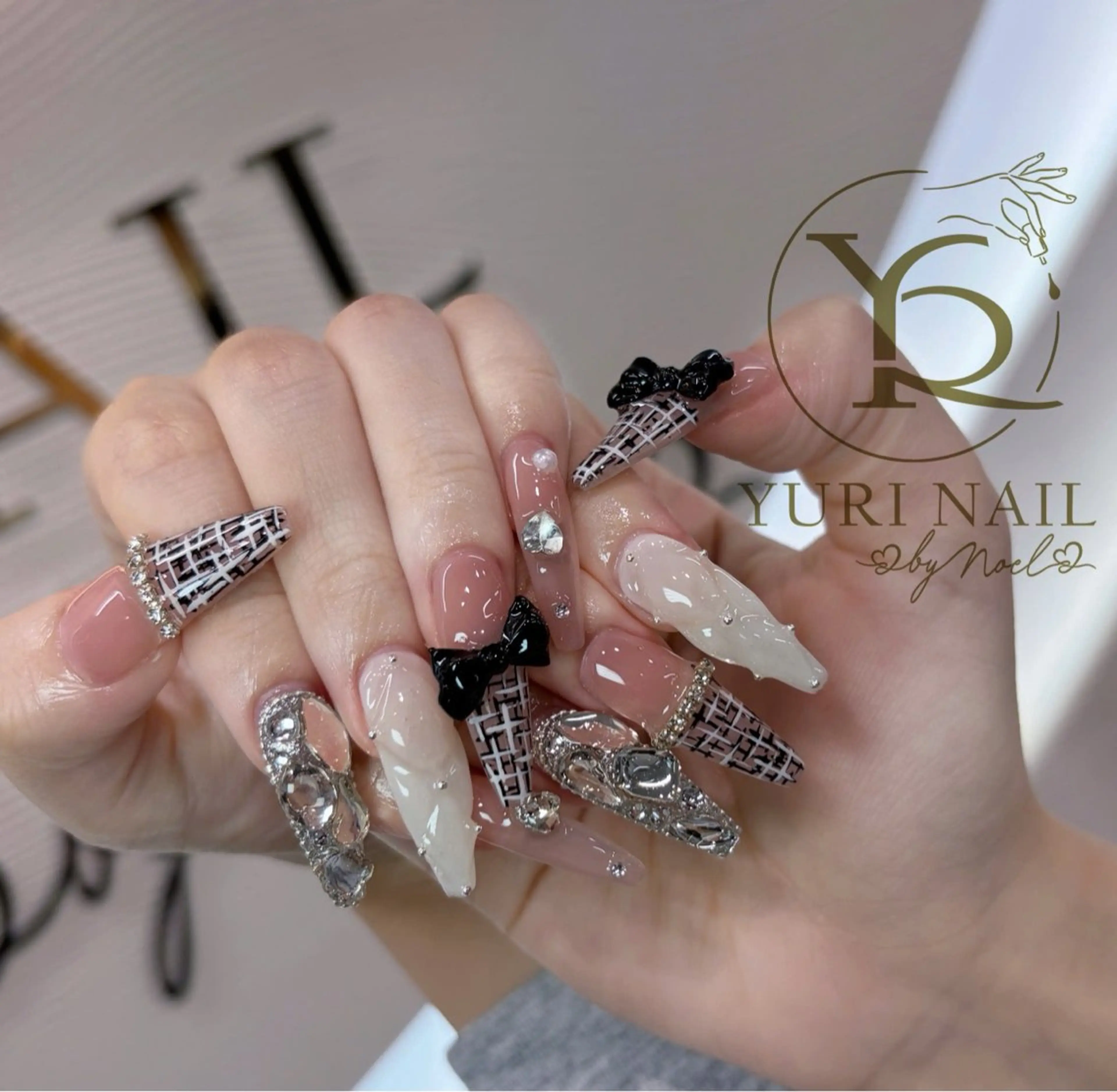 ネイル フレンチネイル 韓国ネイル 水色 マグネットネイル ニュアンスネイル ハンドネイル フットネイル ハンドケア YURI Nail Funabashiのネイルデザイン
