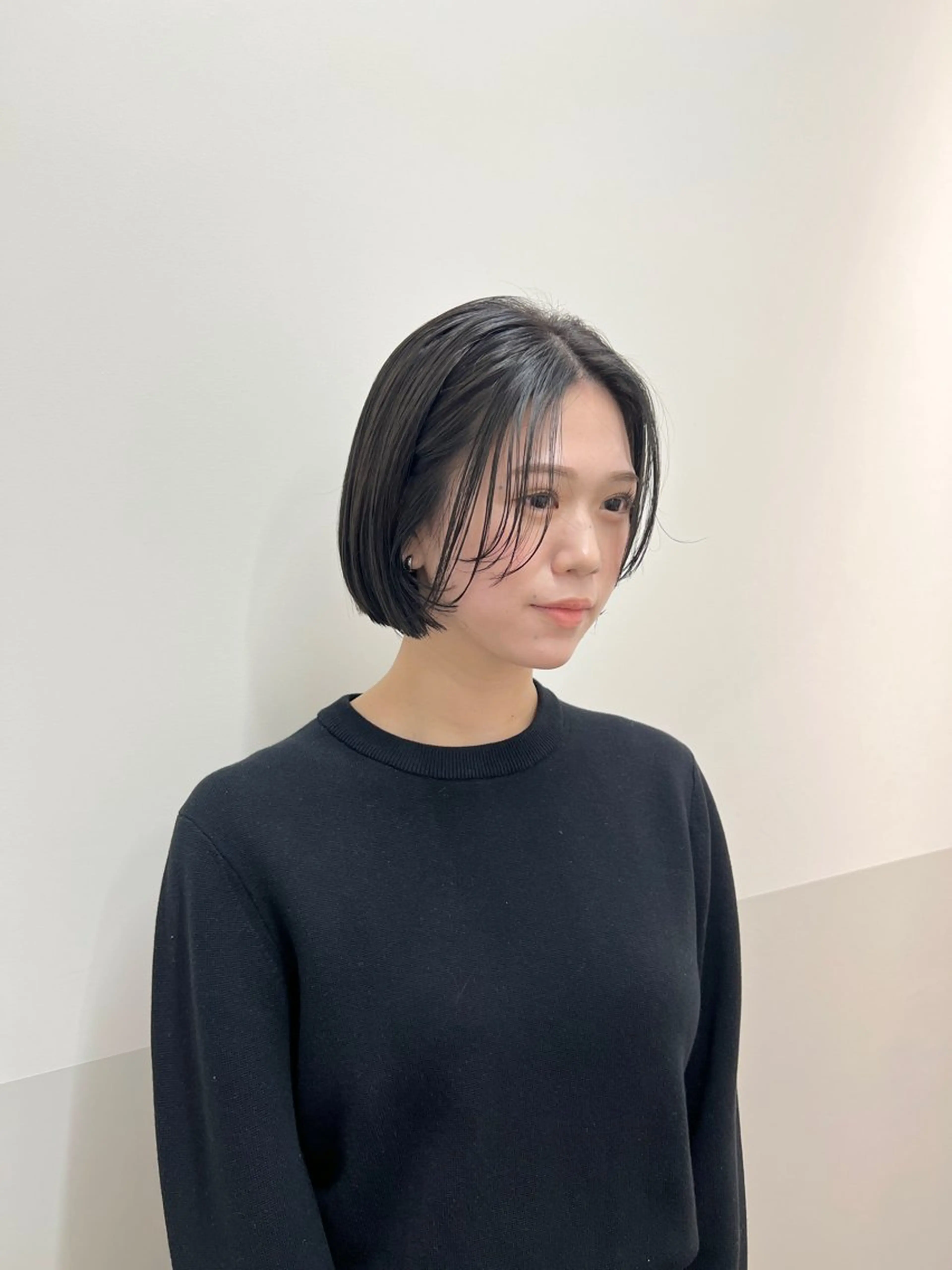 ショート カラー ヘアアレンジ ダークグレー ボブ ヘアカラー トリートメント 似合わせレイヤー/ 美髪縮毛矯正/ミナエのヘアスタイル
