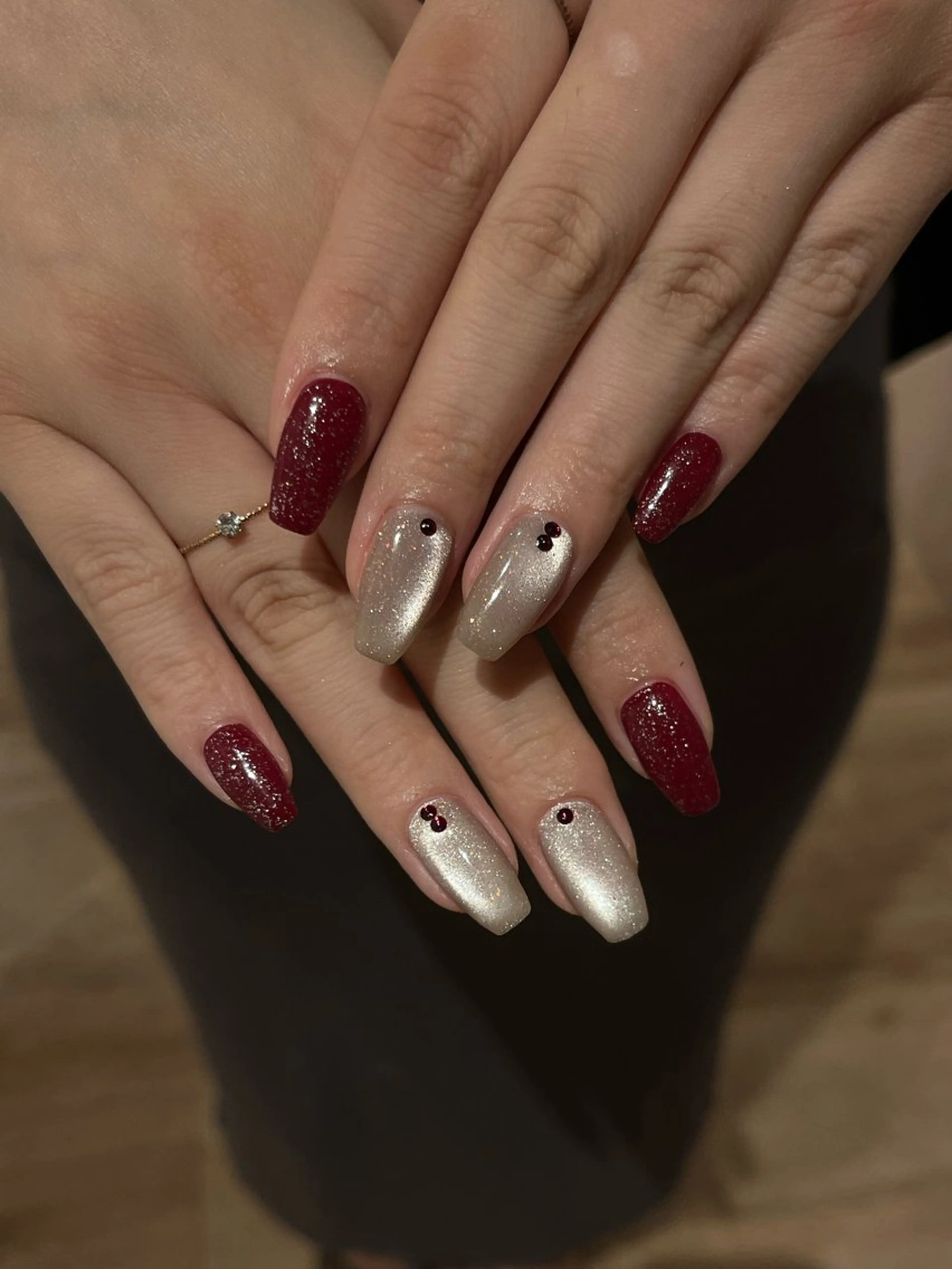 ネイル ボルドー キラキラネイル ラメ(グリッター) マグネットネイル 赤色 ハンドネイル Bianca 今池　Yamazoeのネイルデザイン