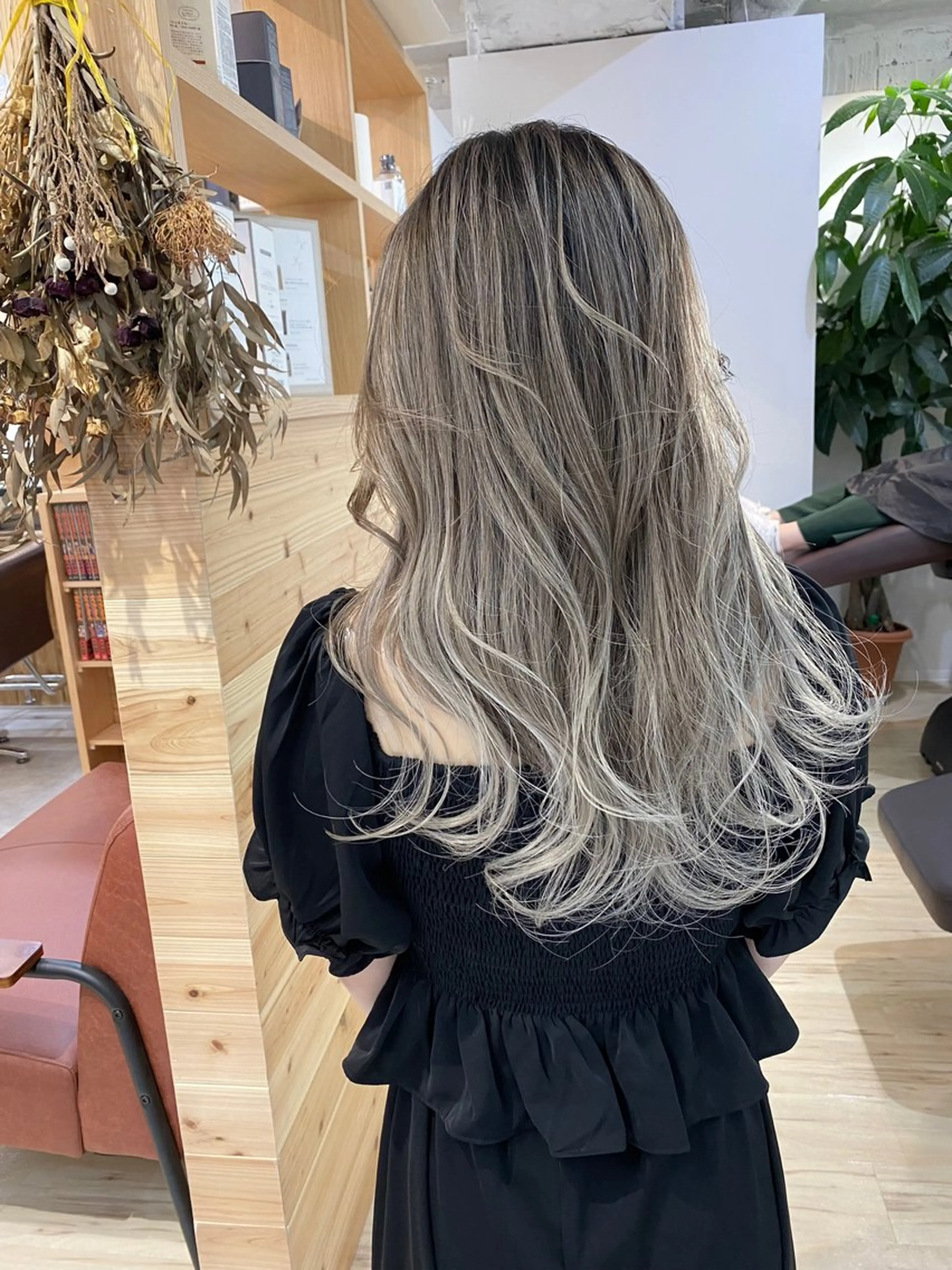 ロング カラー バレイヤージュ レイヤーカット カット ヘアカラー トリートメント ヘッドスパ 木下大地 HAIR  Oneのヘアスタイル