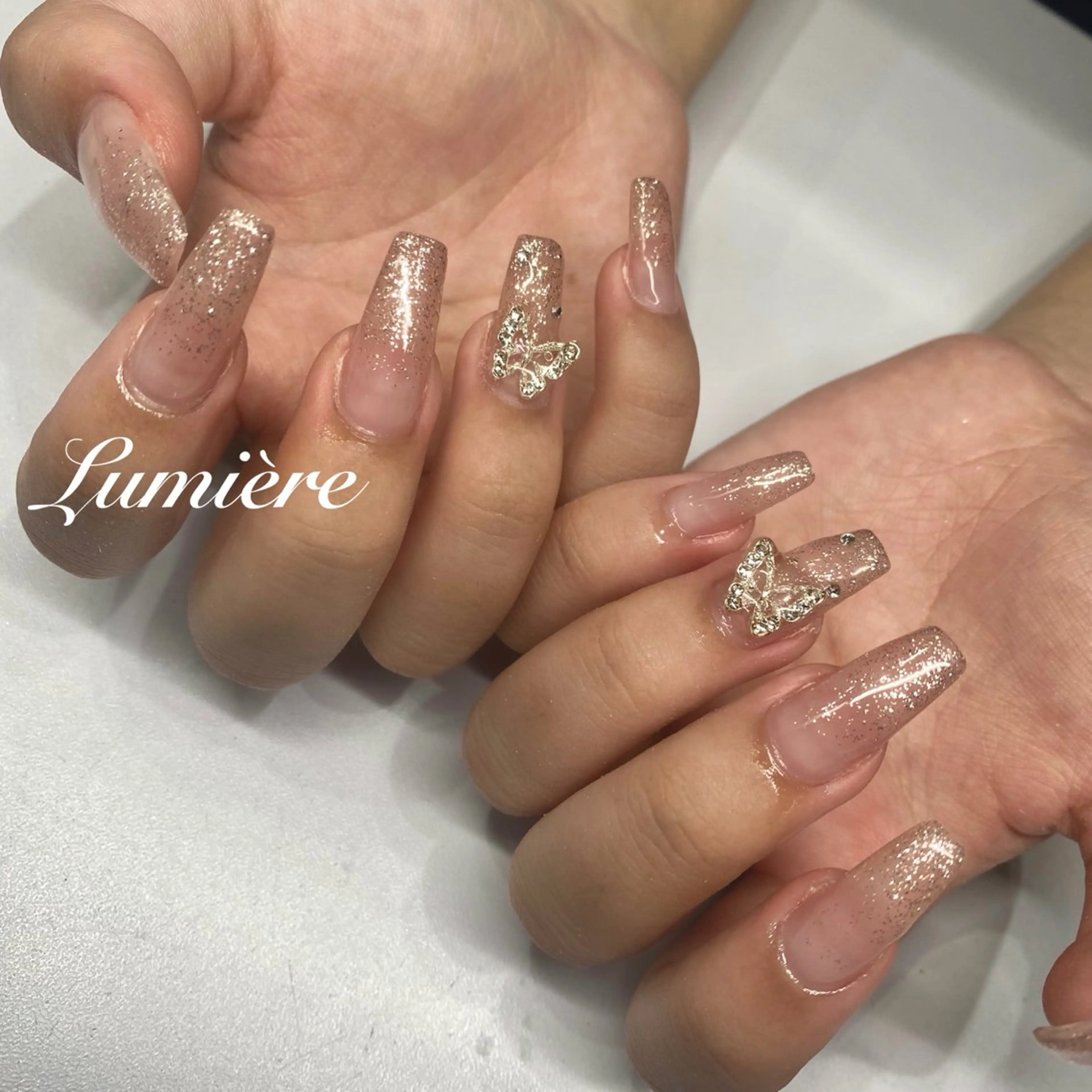 ネイル ハンドネイル Lumière/ ロング/ワンホンのネイルデザイン