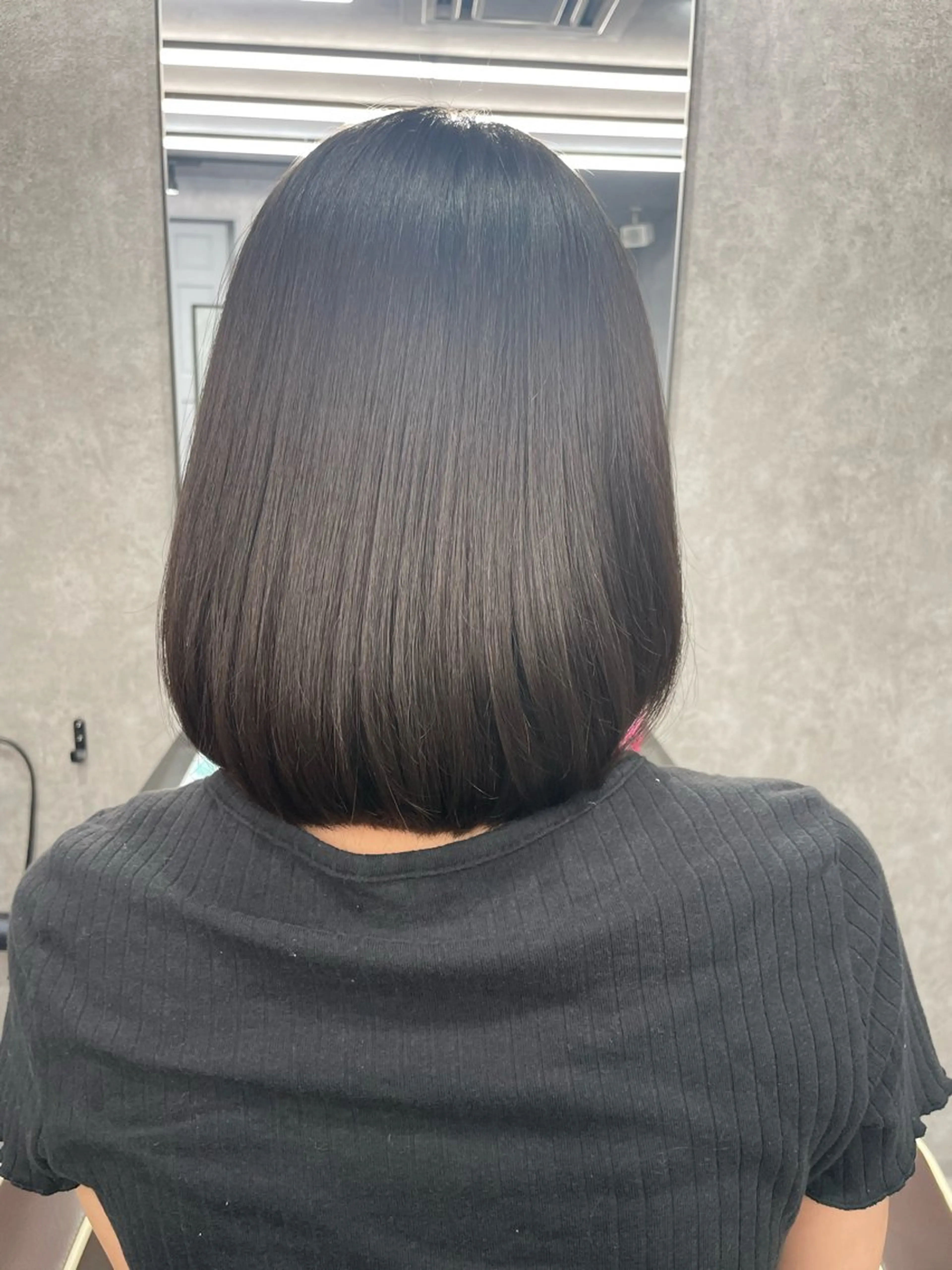 セミロング 韓国風レイヤーカラー ライムのヘアスタイル