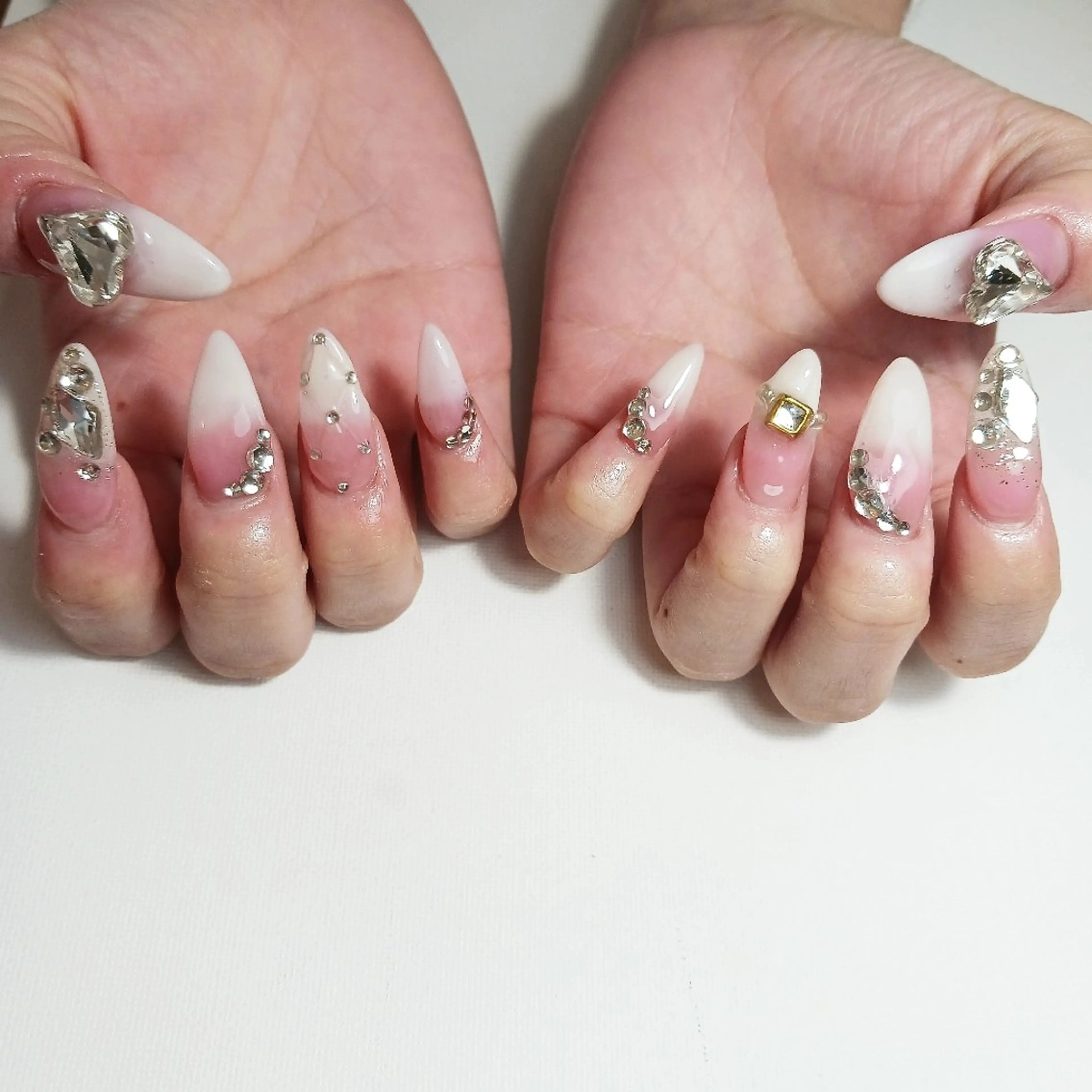 ネイル 成人式 ジェルネイル キラキラネイル 持ち込み ワンホンネイル ハンドネイル owlnail /持込みデザイン専門のネイルデザイン