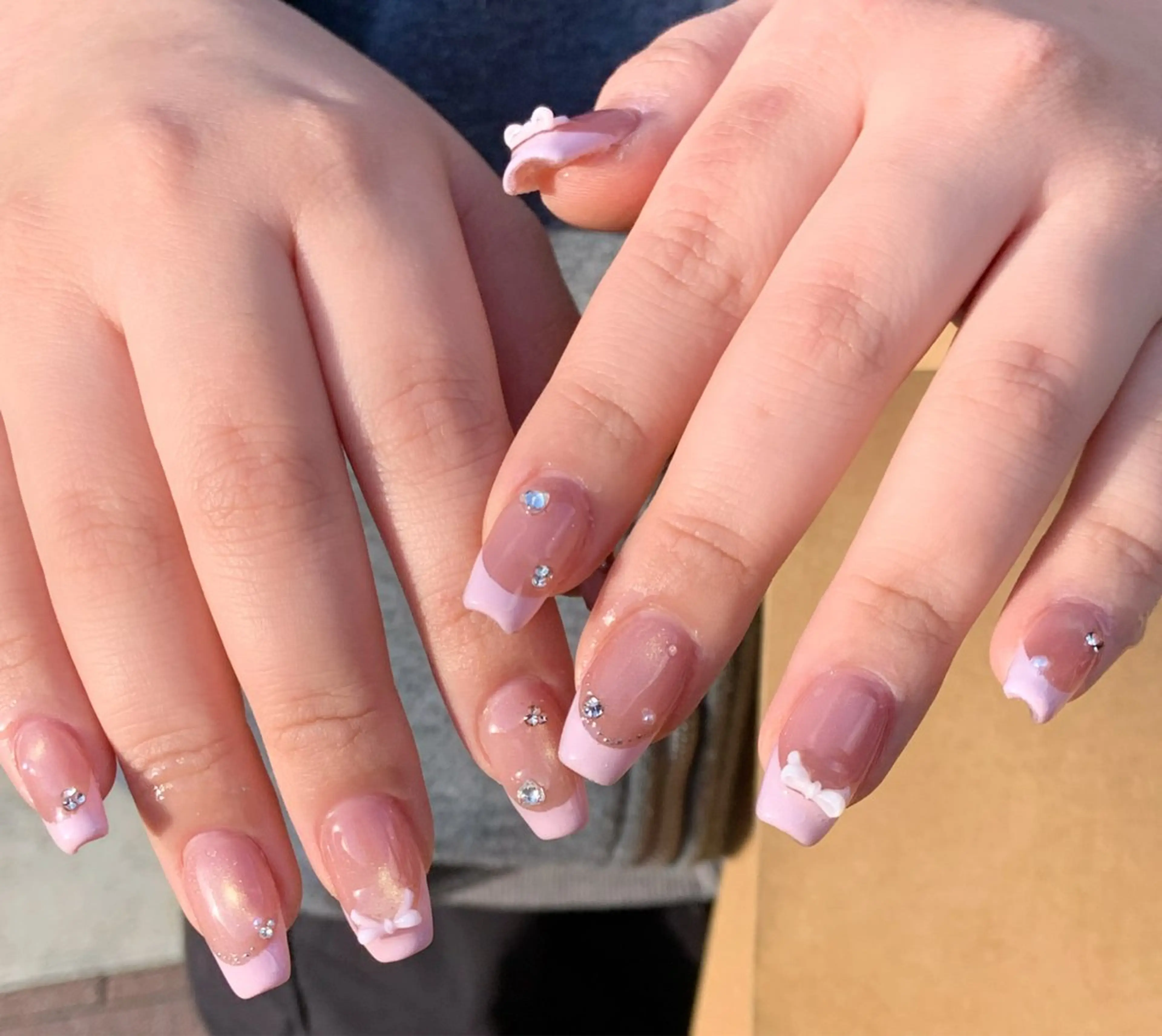 ネイル ハンドネイル ＼近畿大学／近く🦢 Swanのネイルデザイン