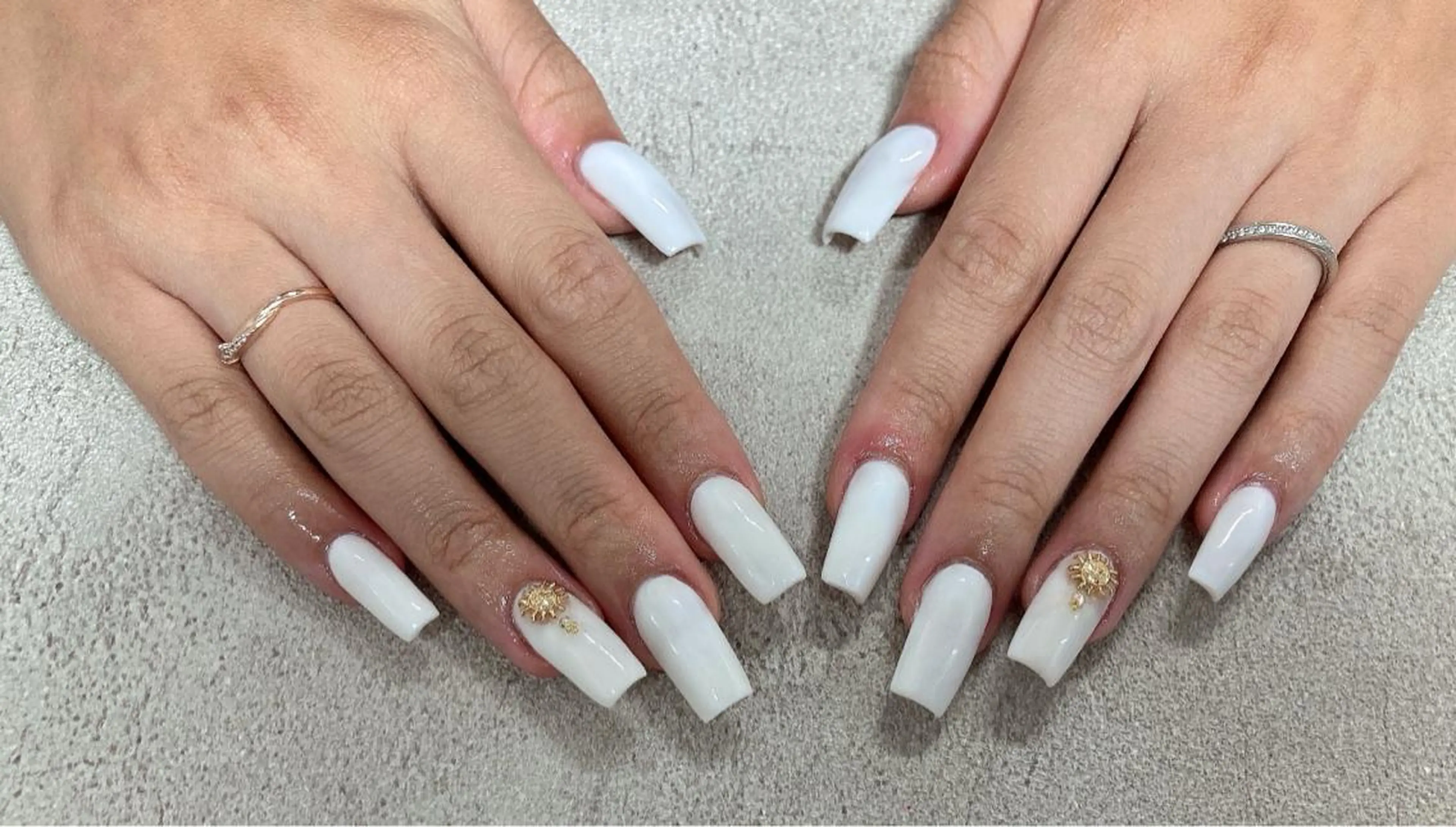 ネイル ホワイト ハンドネイル HaL NaiLのネイルデザイン