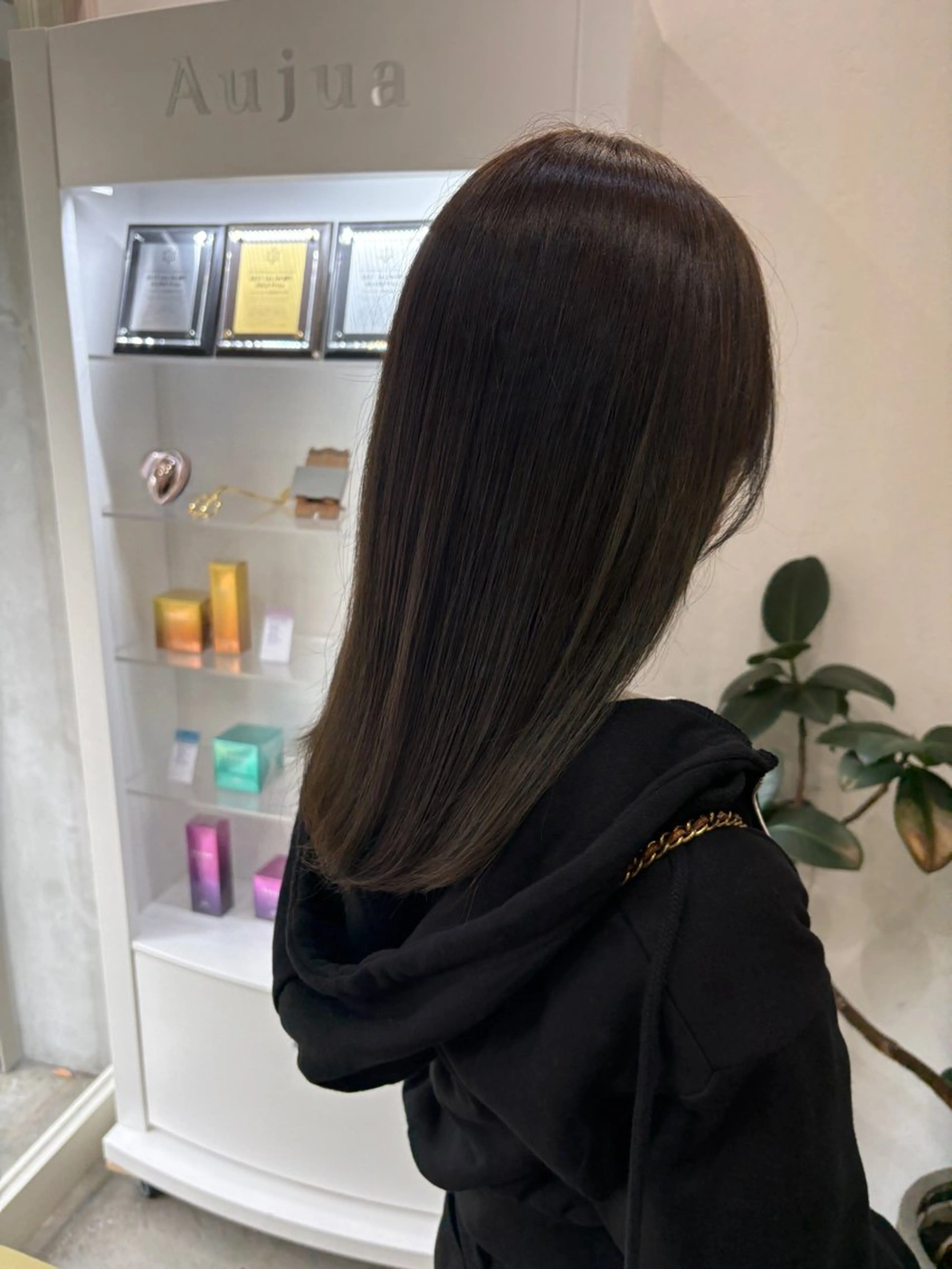 カラー Londnaitre /Miriaのヘアスタイル