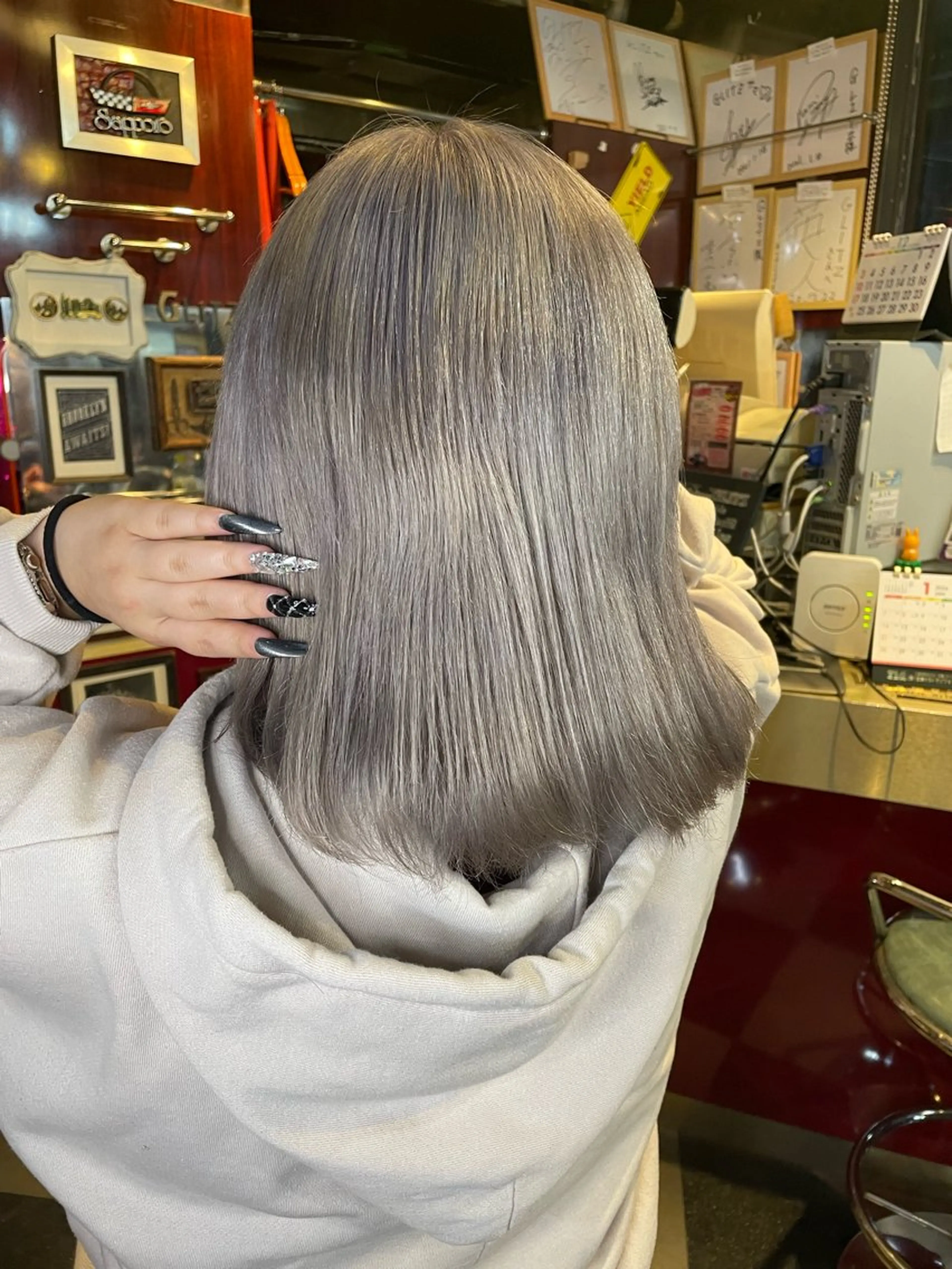 ミディアム カラー ブリーチ ケアブリーチ ラベンダーカラー シルバー トリートメント 👑派手髪/カット 👑ANRYのヘアスタイル