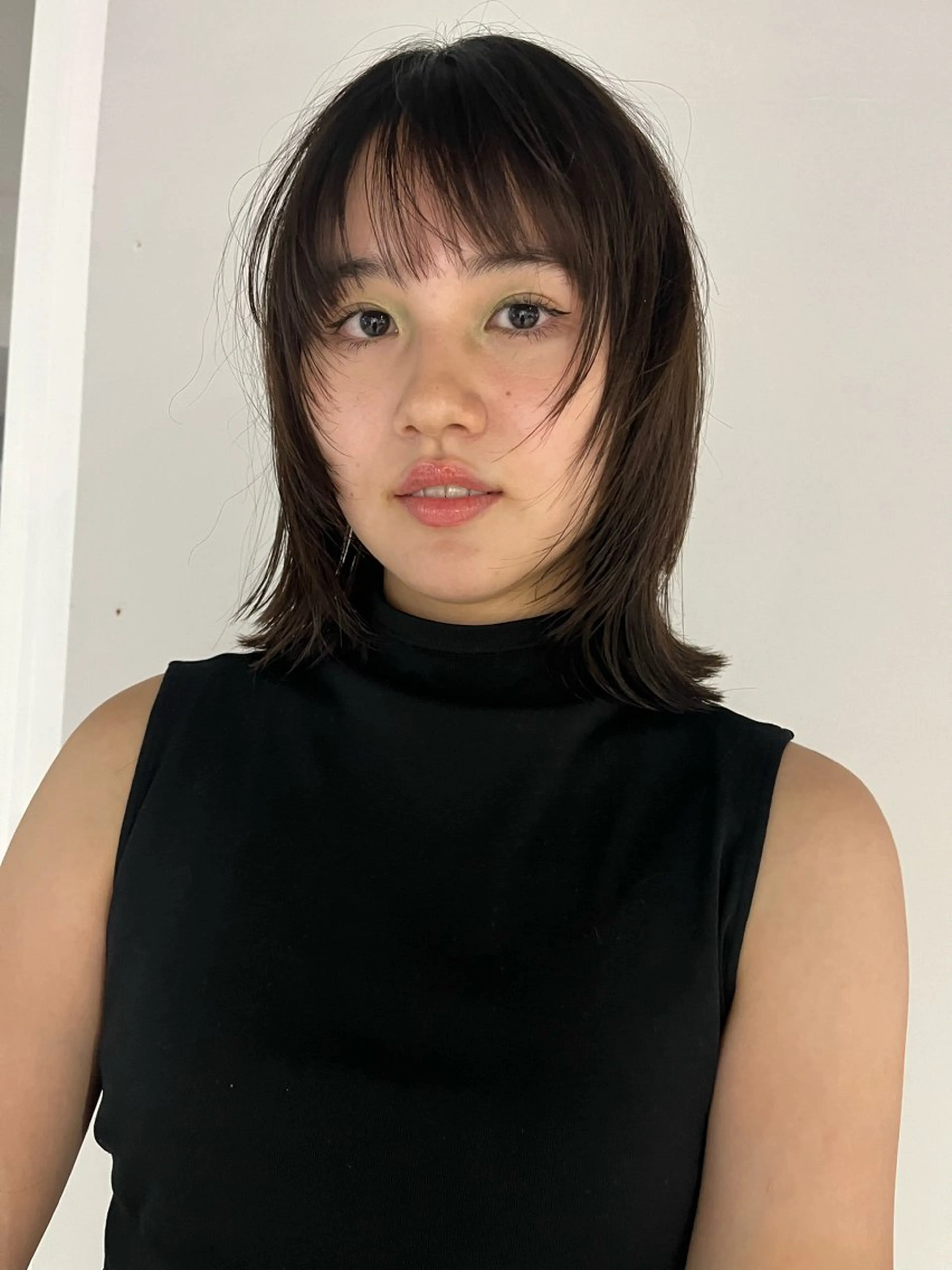 ミディアム レイヤーカット AOI ハイトーン/ボブのヘアスタイル