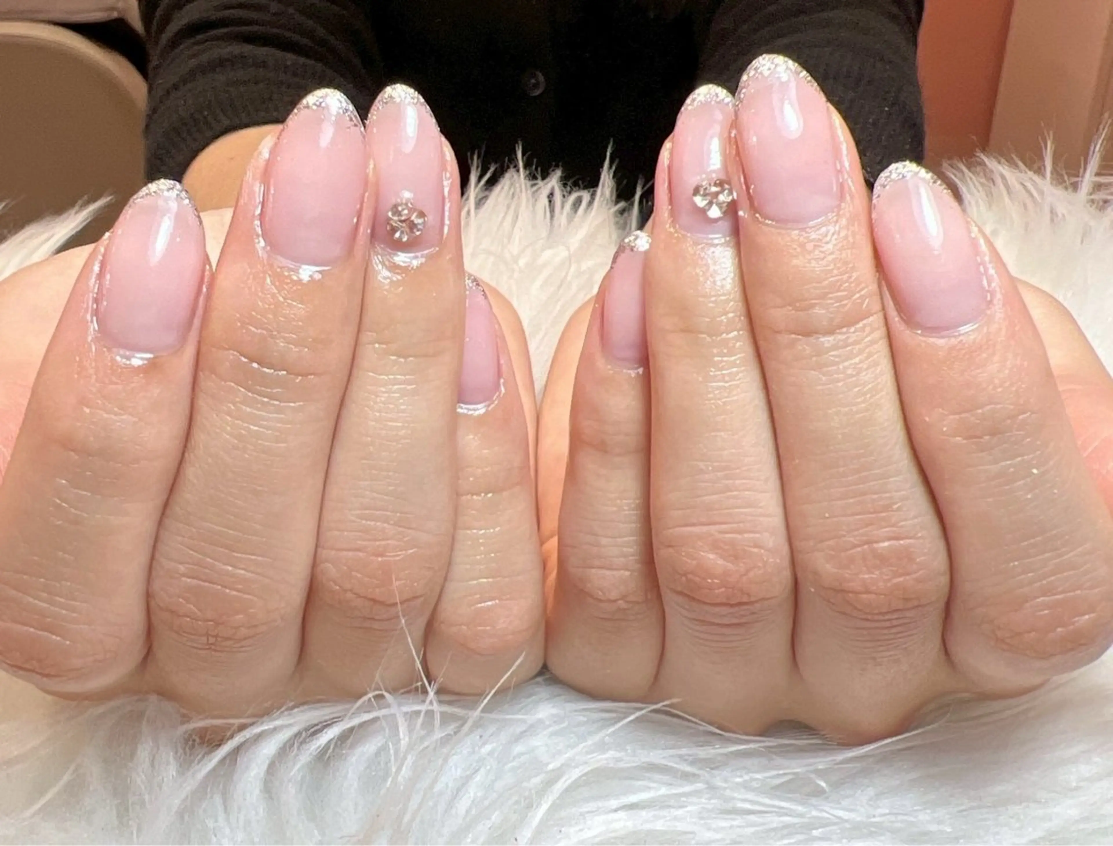 ネイル フレンチネイル ガラスフレンチ ハンドネイル LIB VALLA Yuri🍭🖤のネイルデザイン