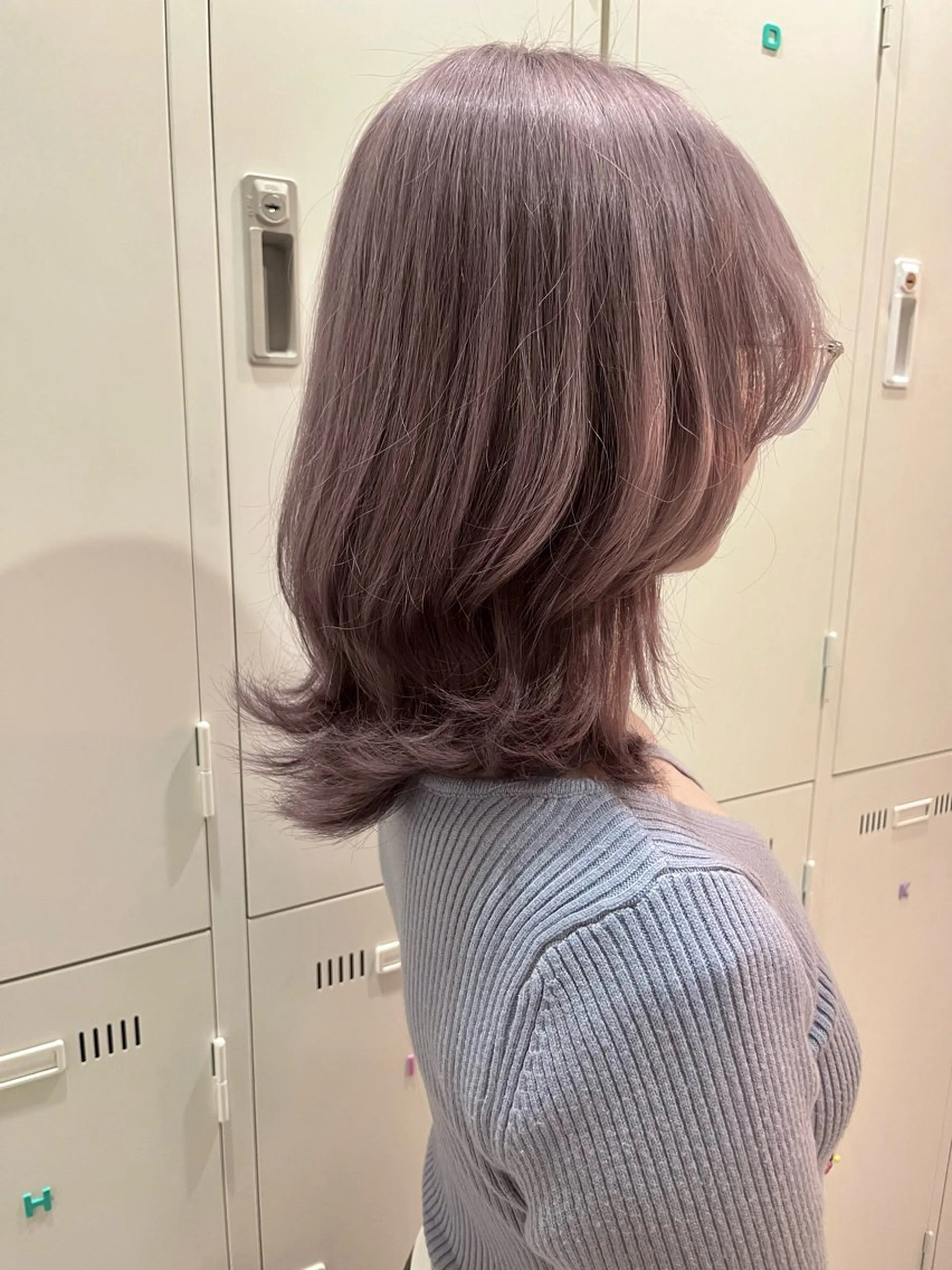 ミディアム カラー ブリーチ ブロンド 透明感カラー ラベンダーカラー ピンクカラー カット ヘアカラー トリートメント 髪質改善、パーマ 山崎純生のヘアスタイル