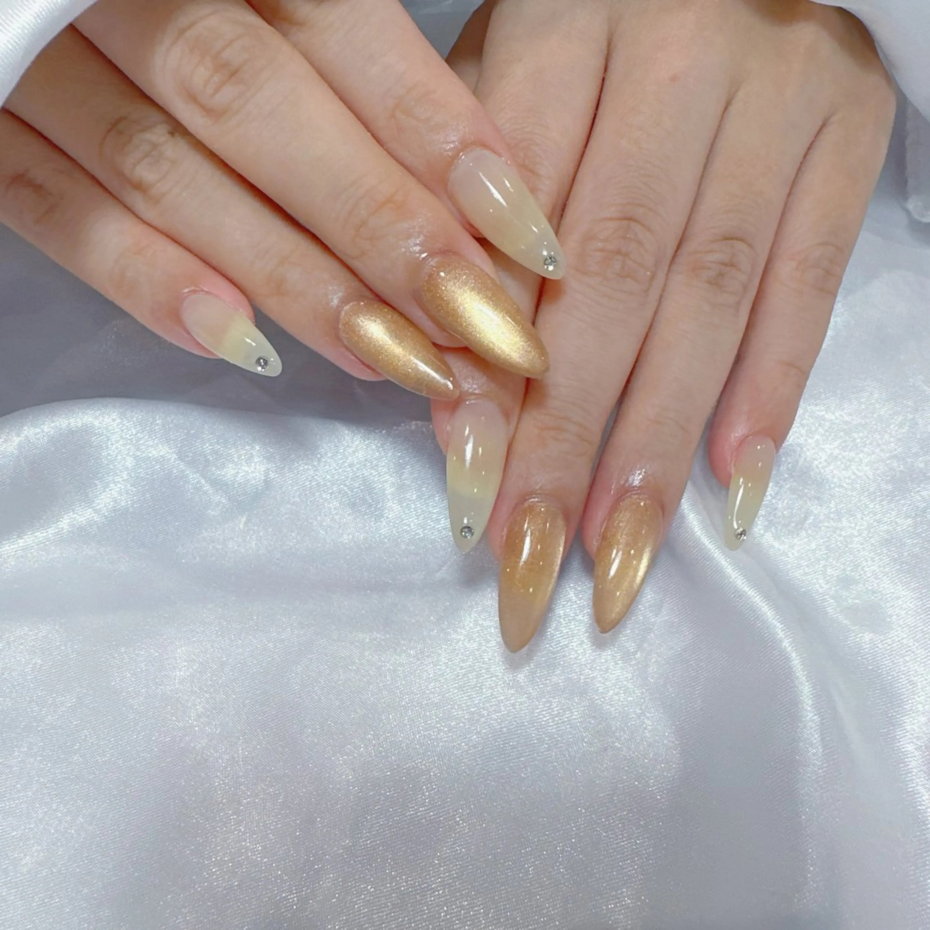 ネイル アートネイル フラッシュネイル フレンチネイル ジェルネイル ガラスフレンチ ハンドネイル You&Me Miyuのネイルデザイン